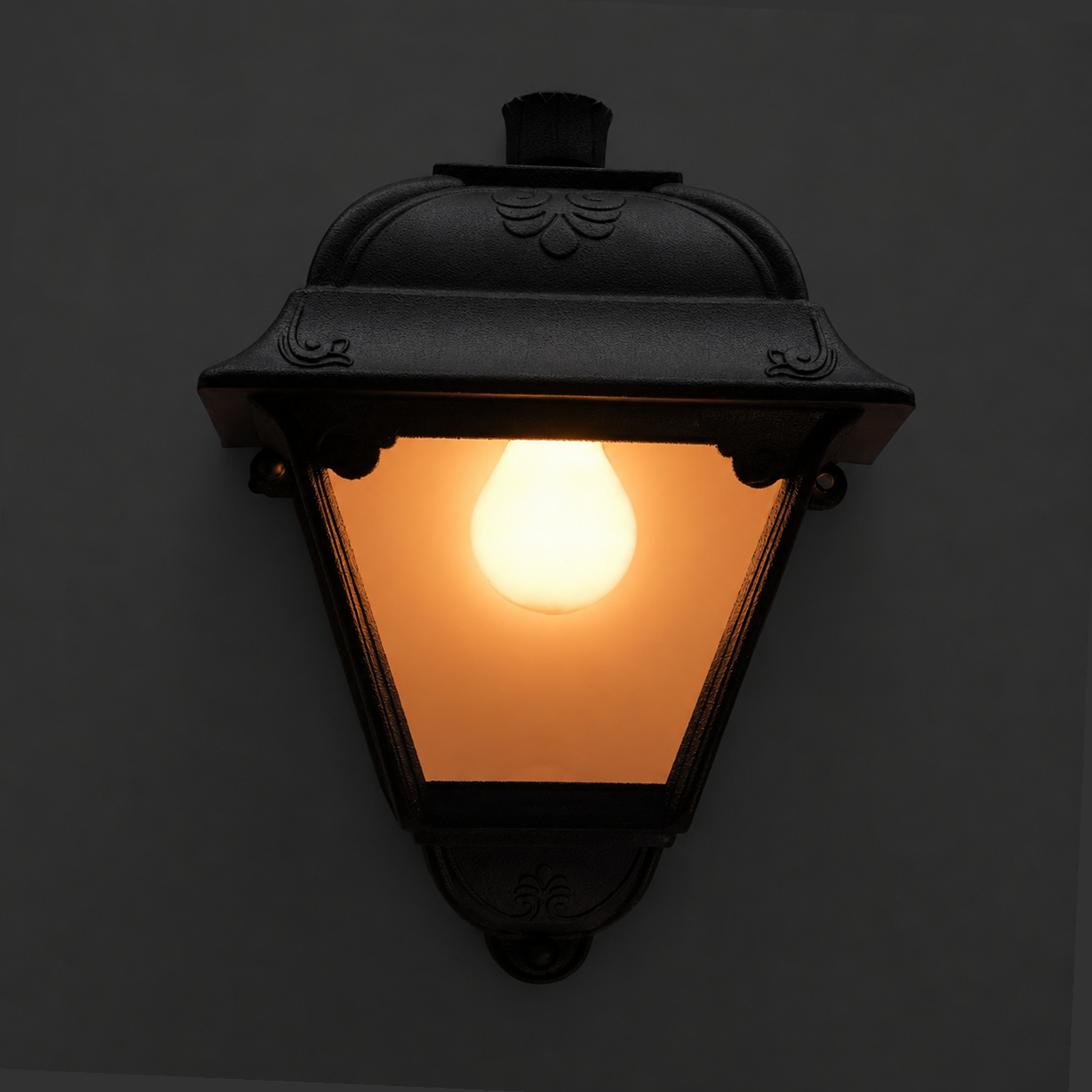 Victoria Vintage Wall Lantern