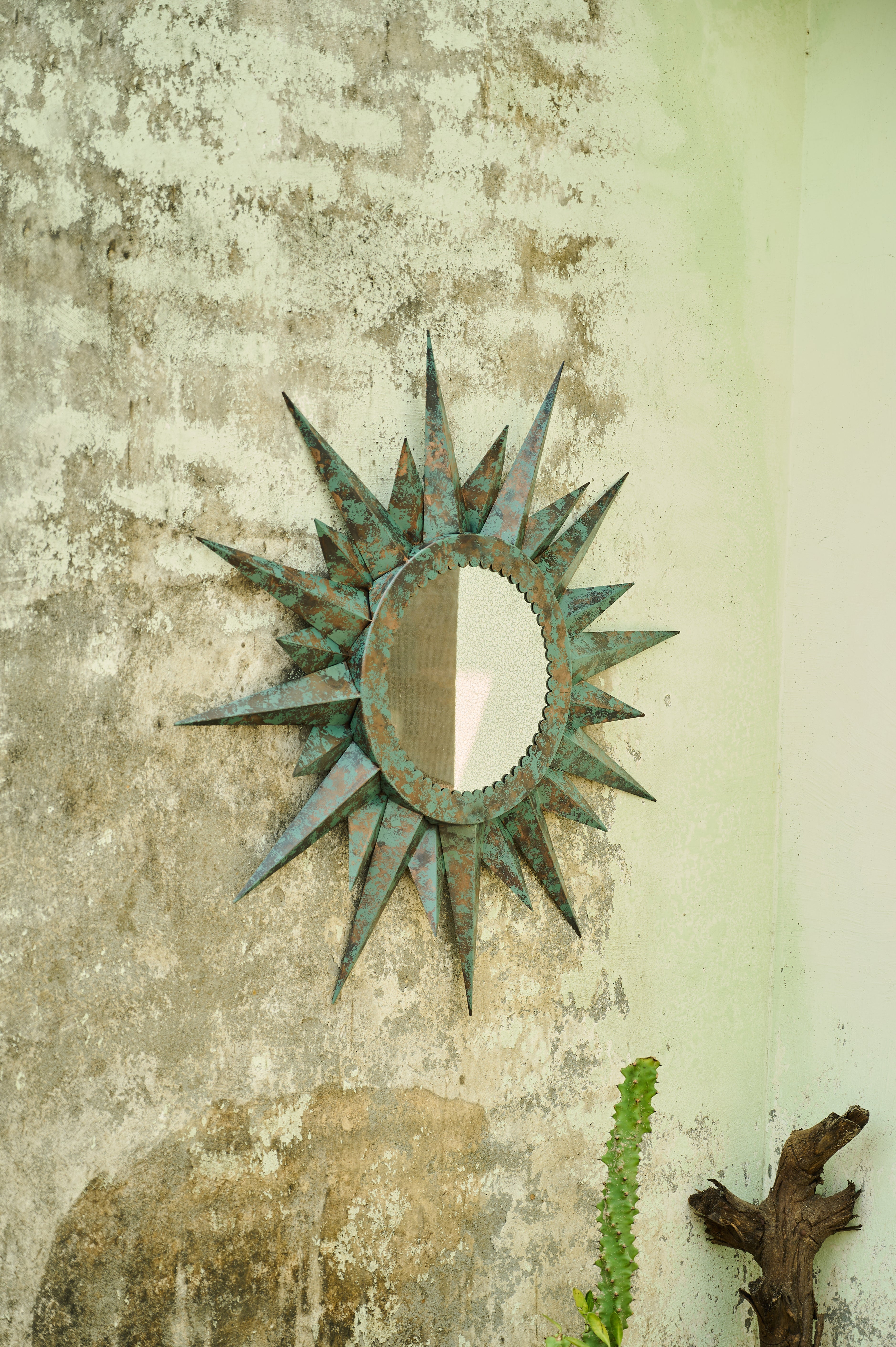 Corona Mirror side view of the sunburst frame