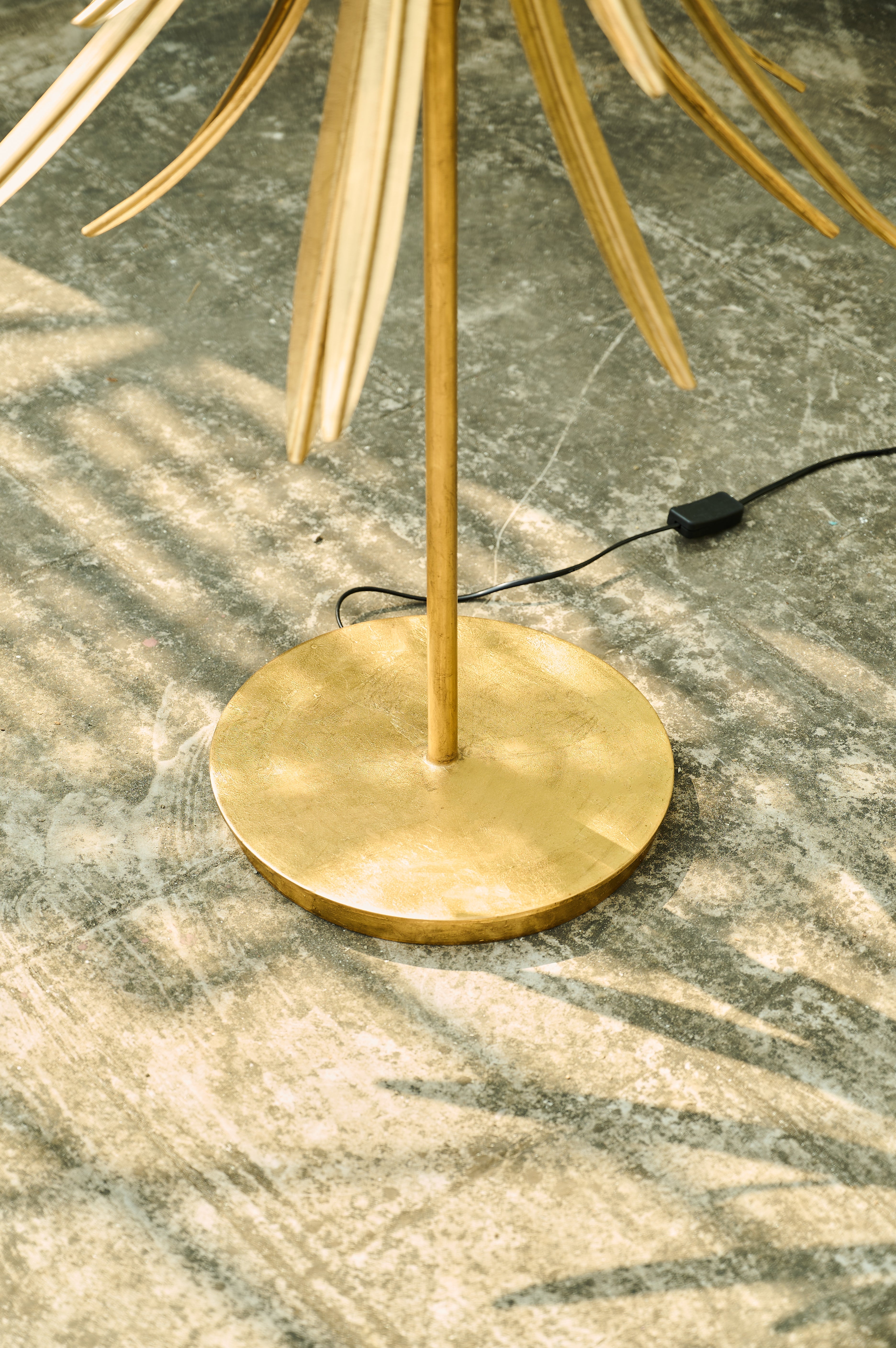 Palmette Floor Lamp round base and cord detail