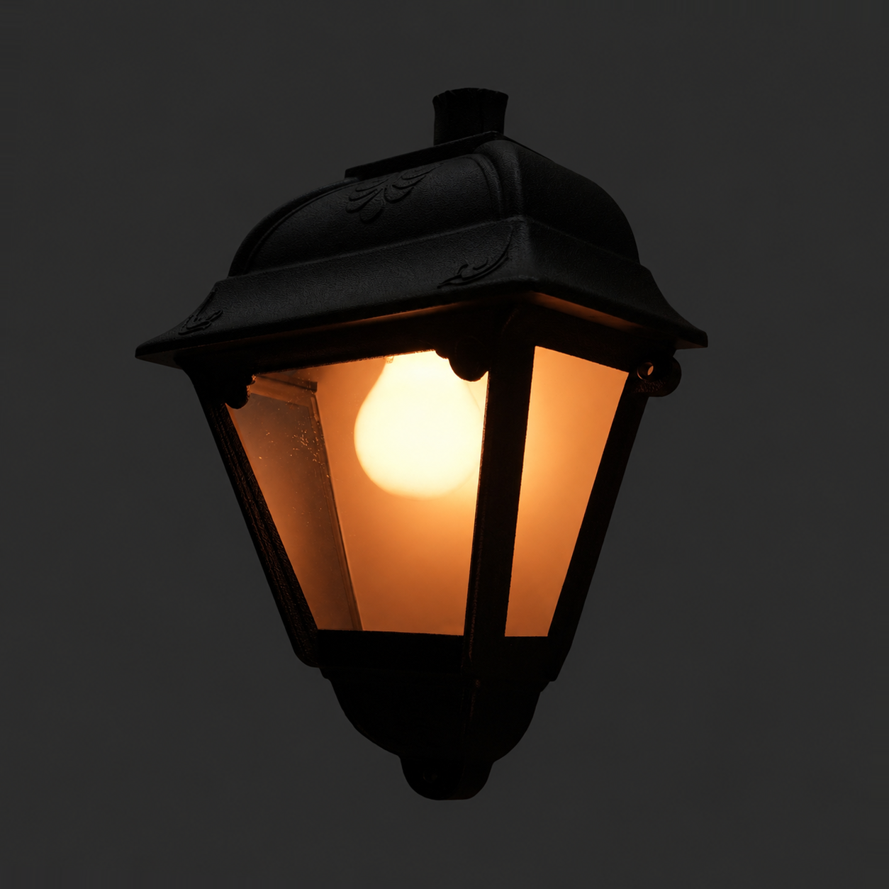 Victoria Vintage Wall Lantern