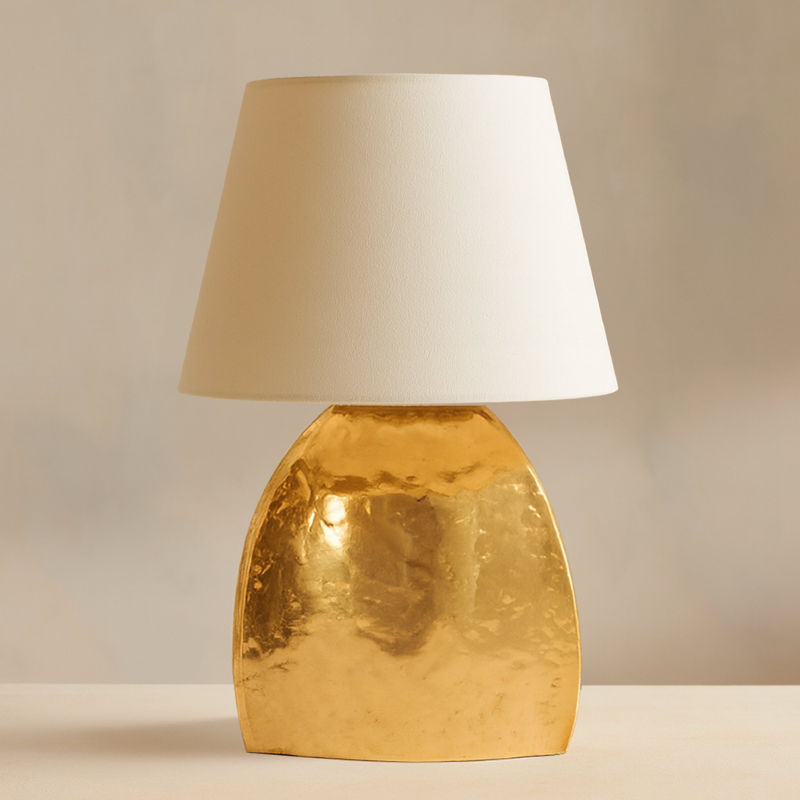 Nythos Table Lamp