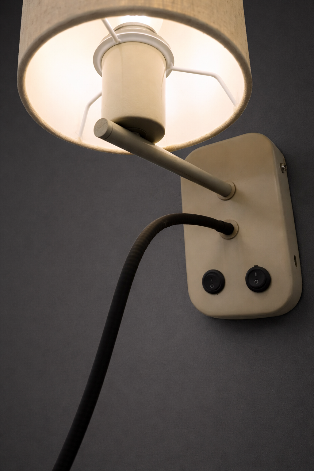 CWS230 Dual Glow Beige Sconce