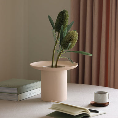 Cinnabari Vase, Stout