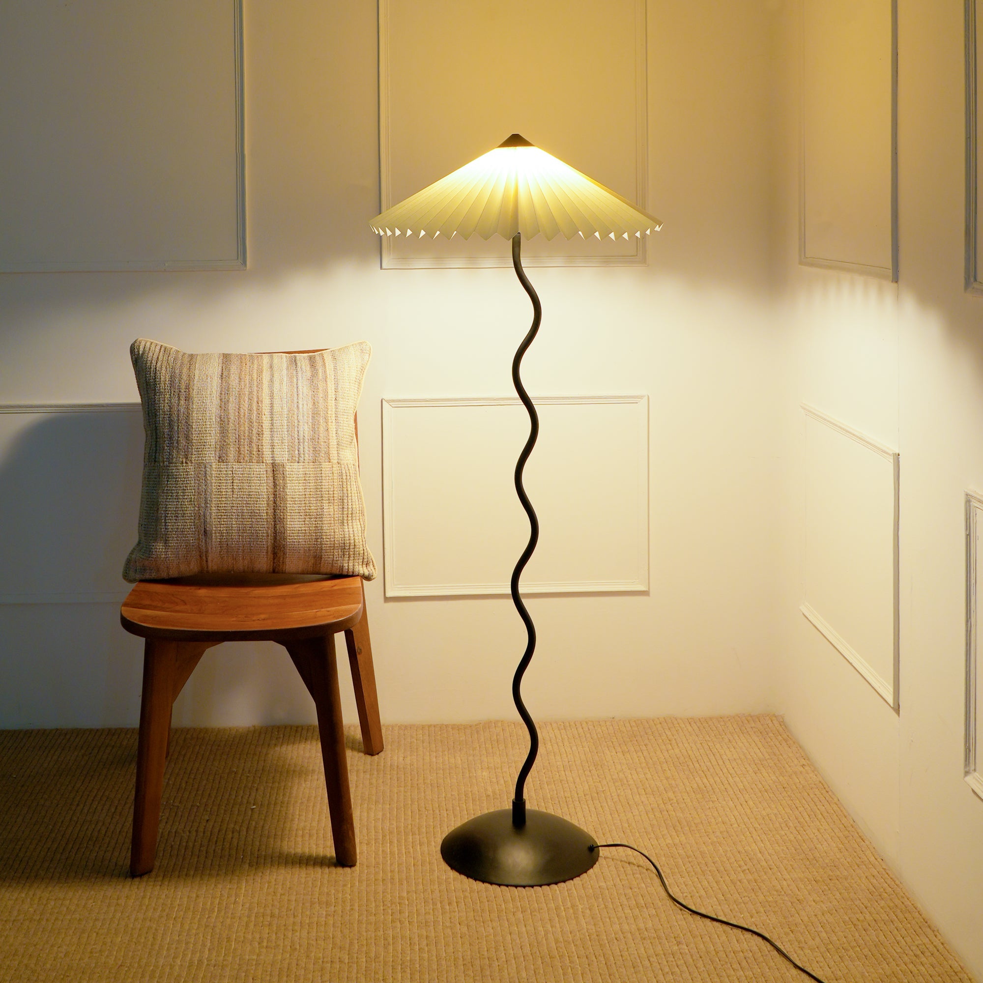 Wavy Floor Lamp