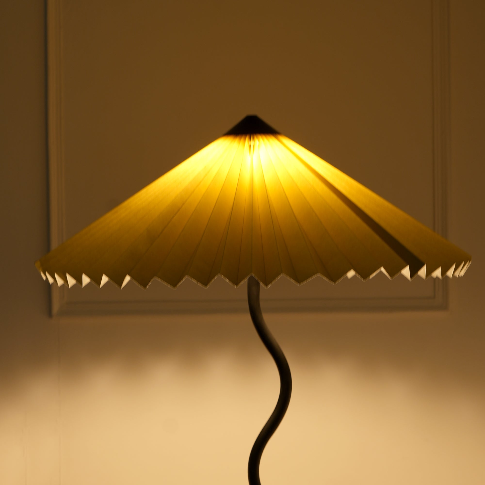 Wavy Floor Lamp