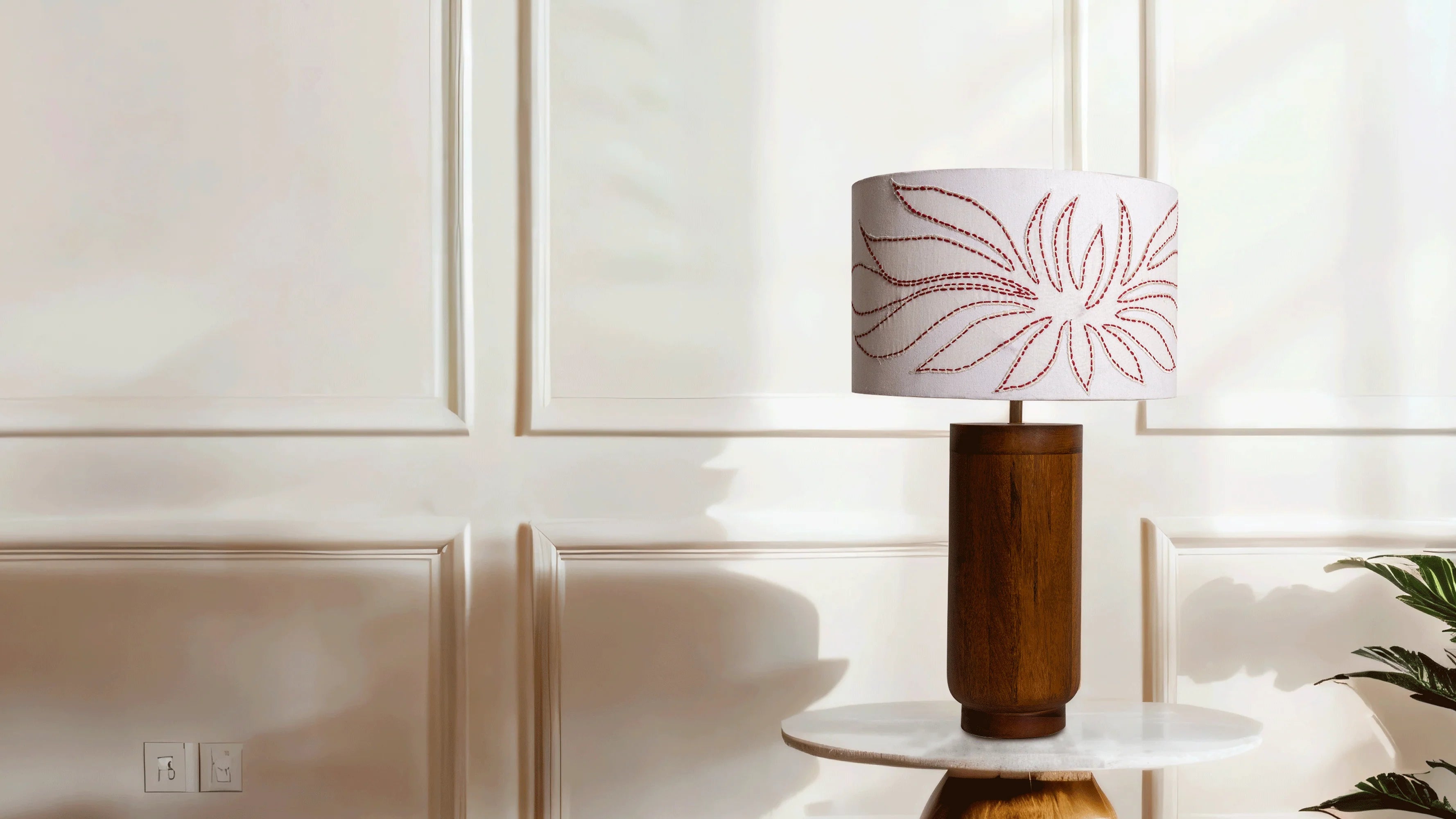 Gesu Table Lamp with applique shade