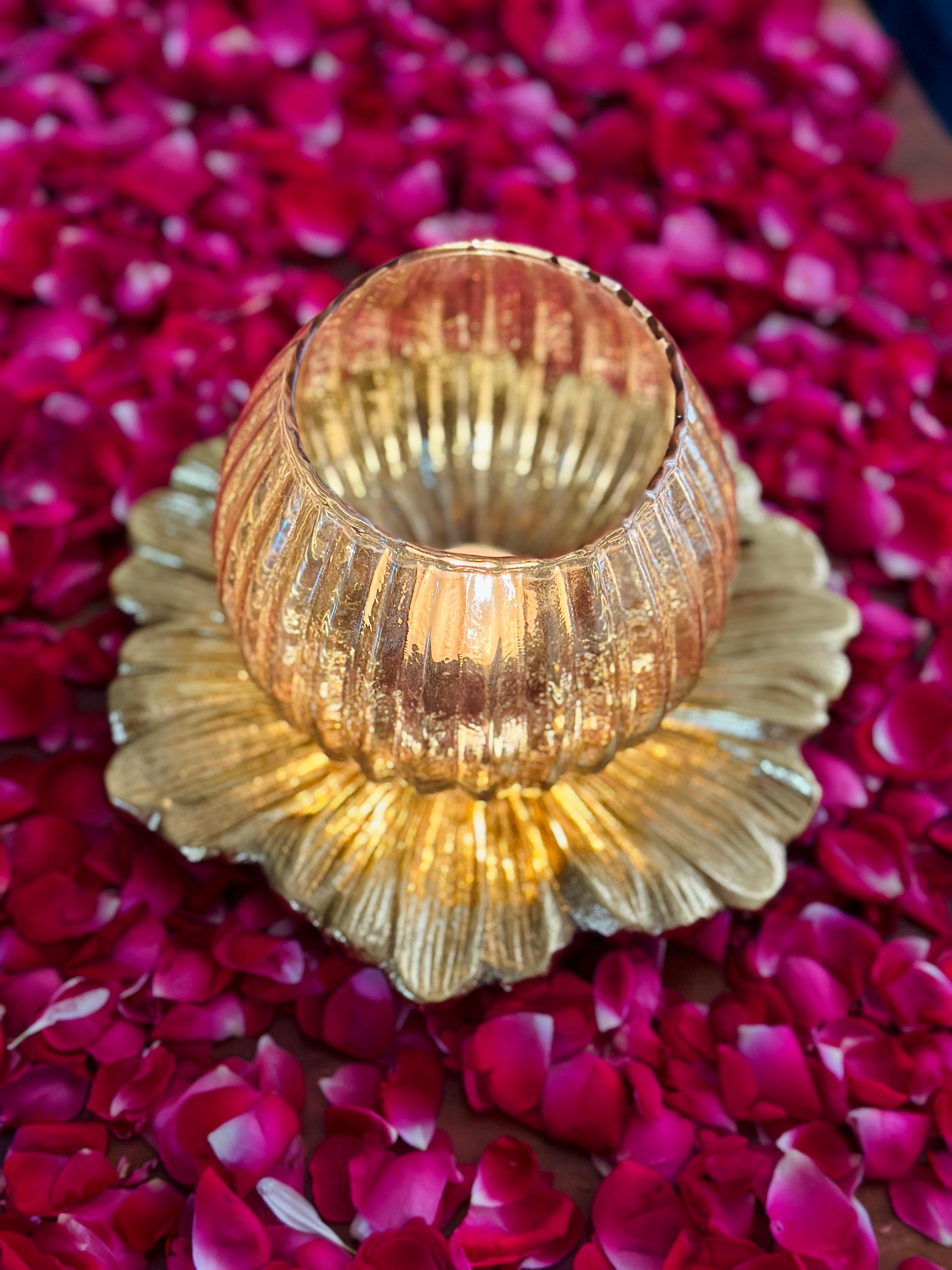 Glass Hurricane Lamp With Decorative Daisy Flower Platter