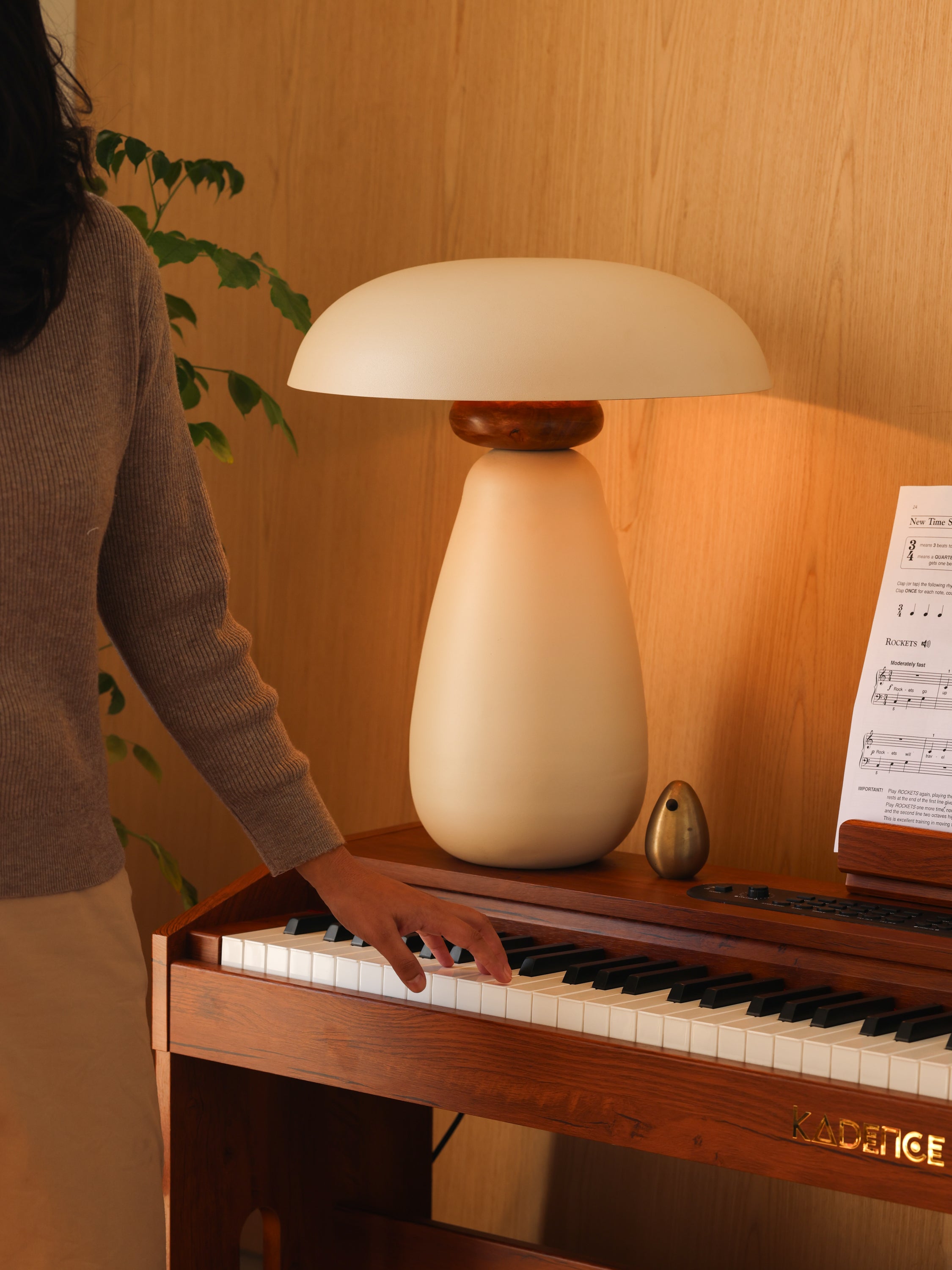 Perisi Table Lamp, Style 3