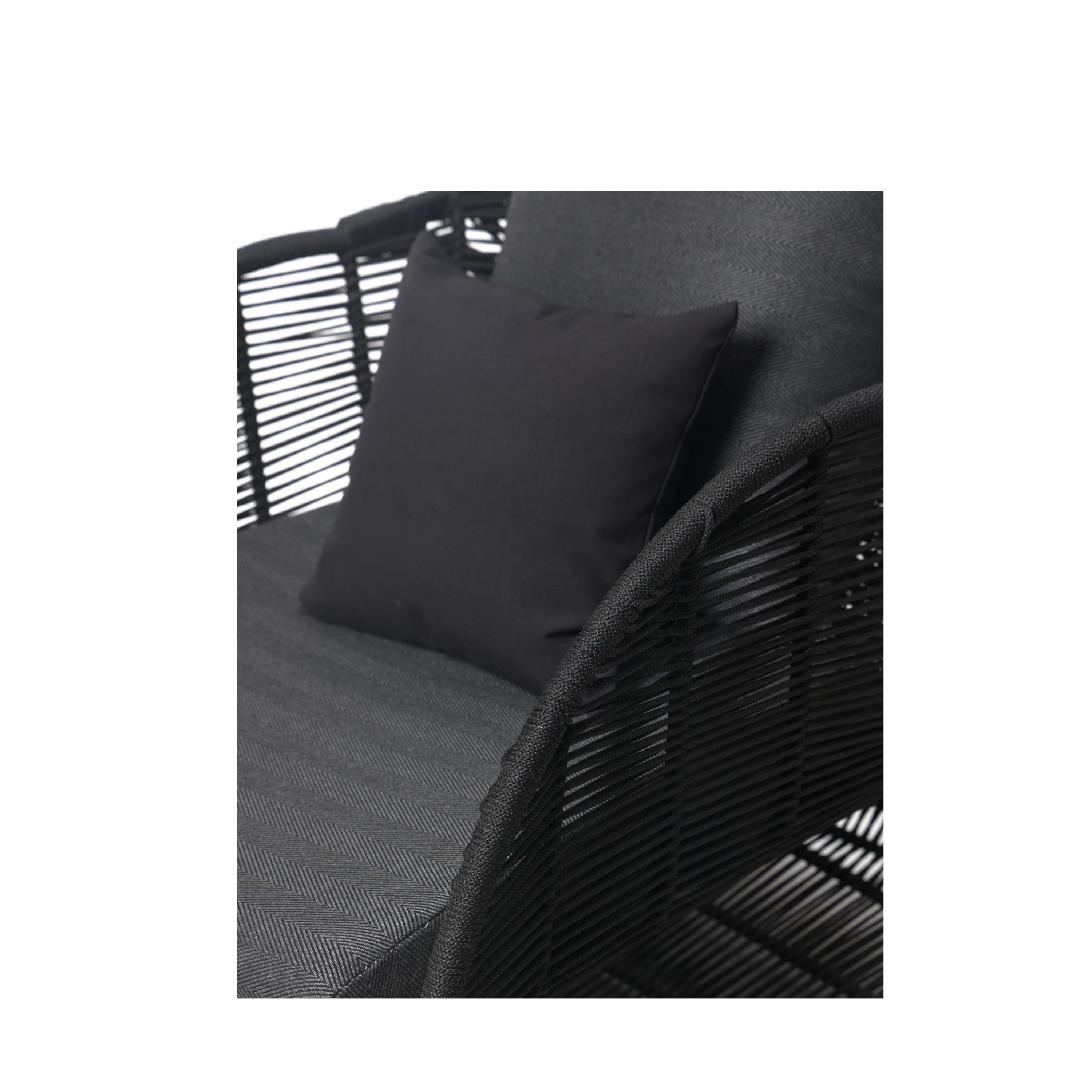 Kairo Sculpt Lounge Chair – outdoor lifestyle setting