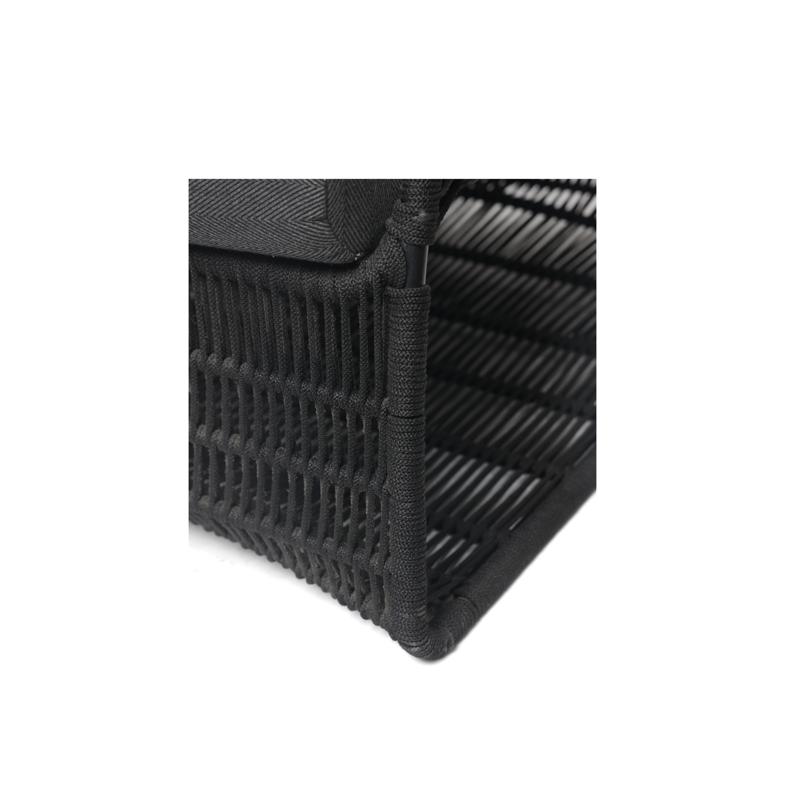 Kairo Sculpt Lounge Chair – three-quarter angle view