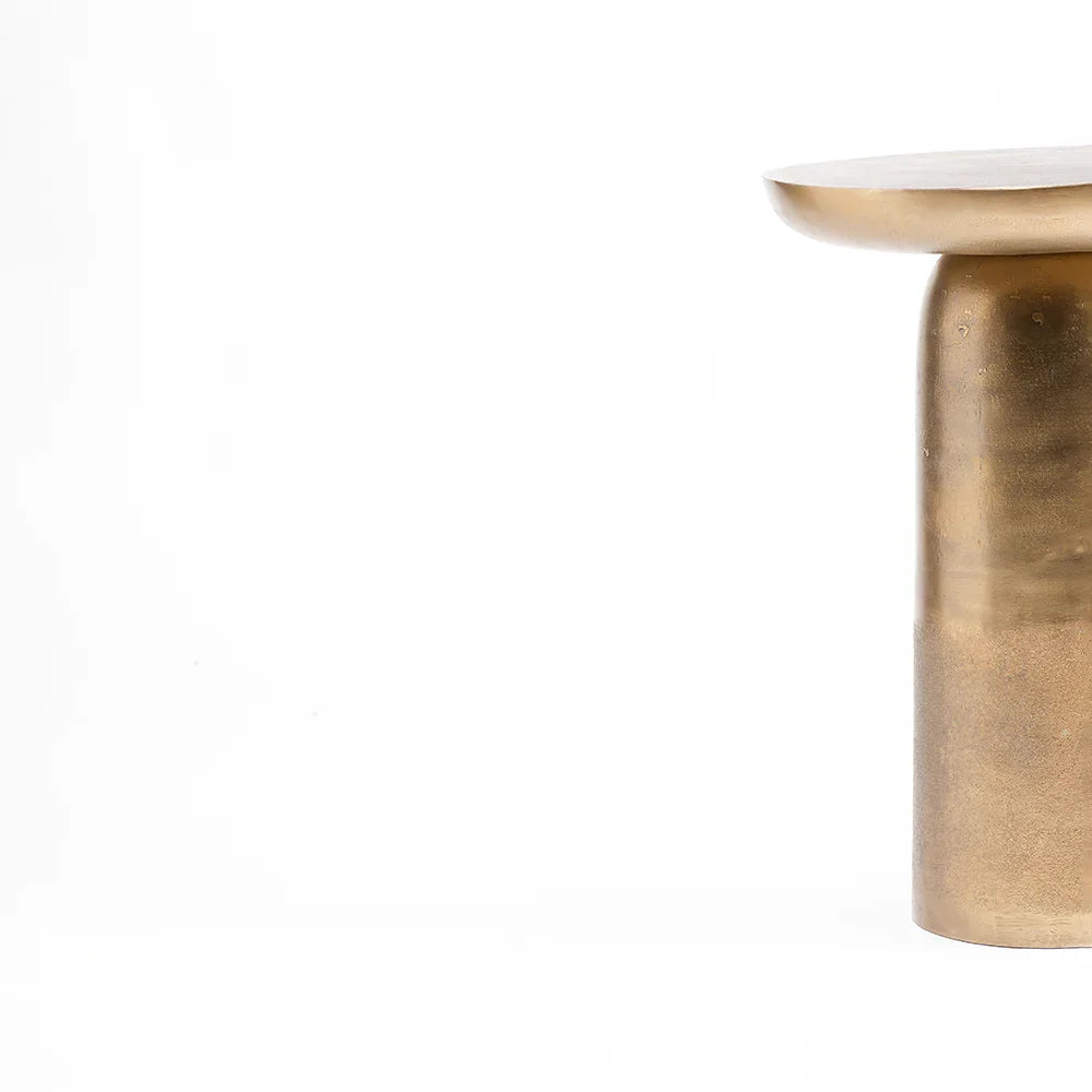 Brassa Accent Table - L: 15’’ W: 15’’ H: 21’’ / Aluminium / Matte Antique Brass - Furniture
