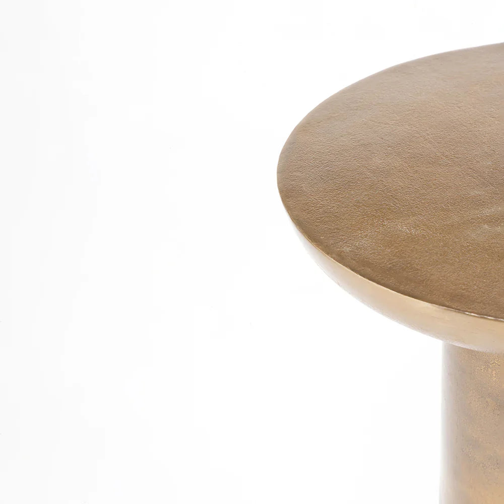 Brassa Accent Table - L: 15’’ W: 15’’ H: 21’’ / Aluminium / Matte Antique Brass - Furniture