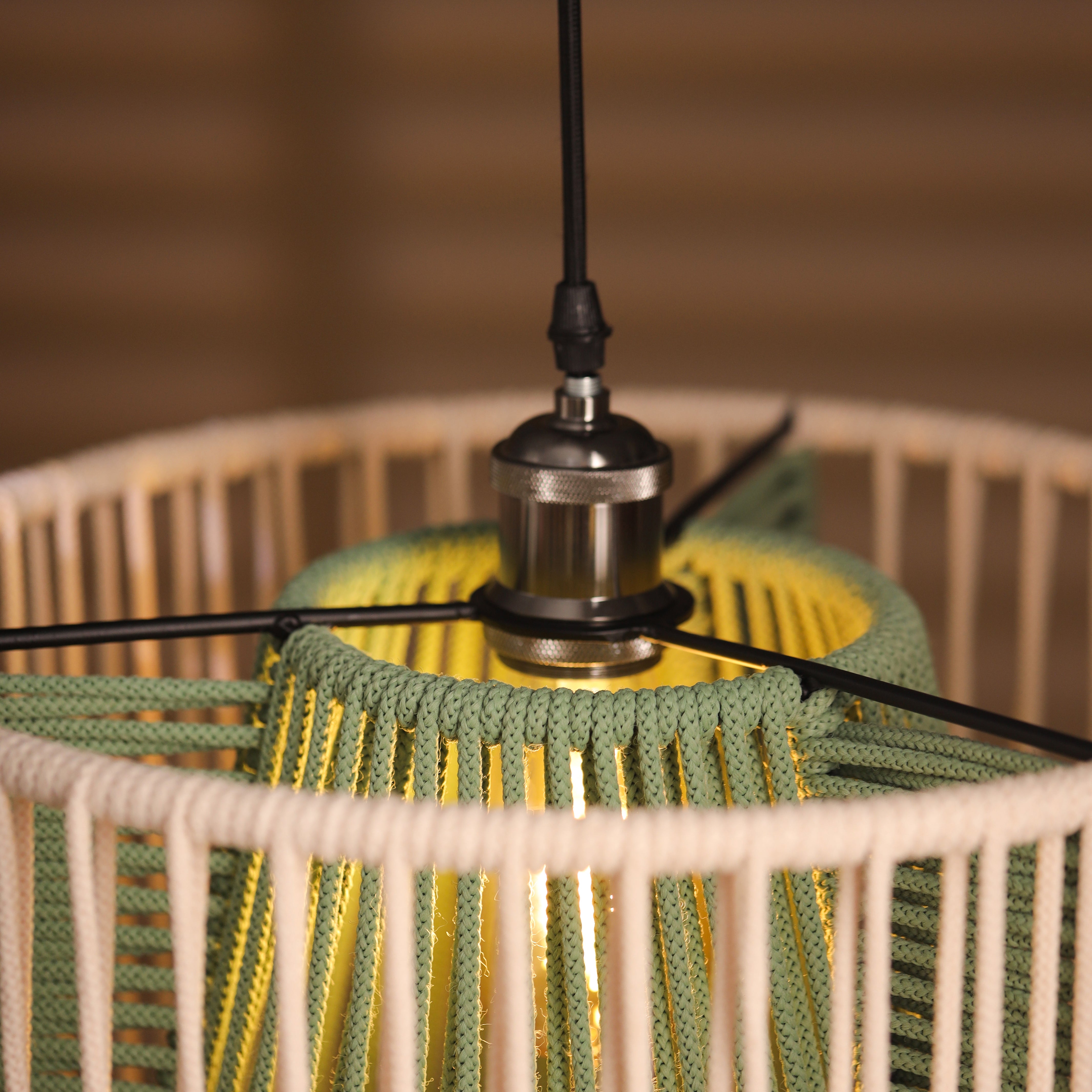 Breeze Barrel Pendant Lamp – base and stand detail