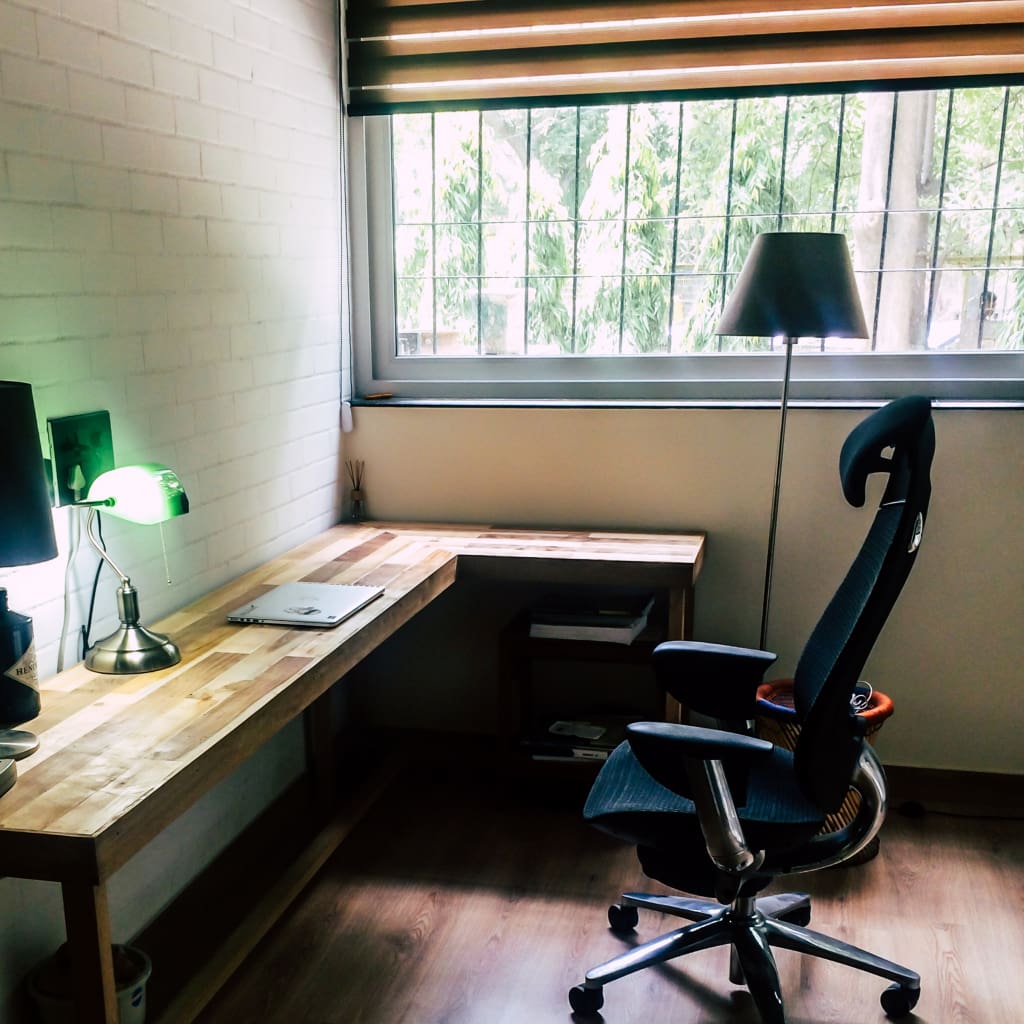 Classic Banker Style Desk Lamp