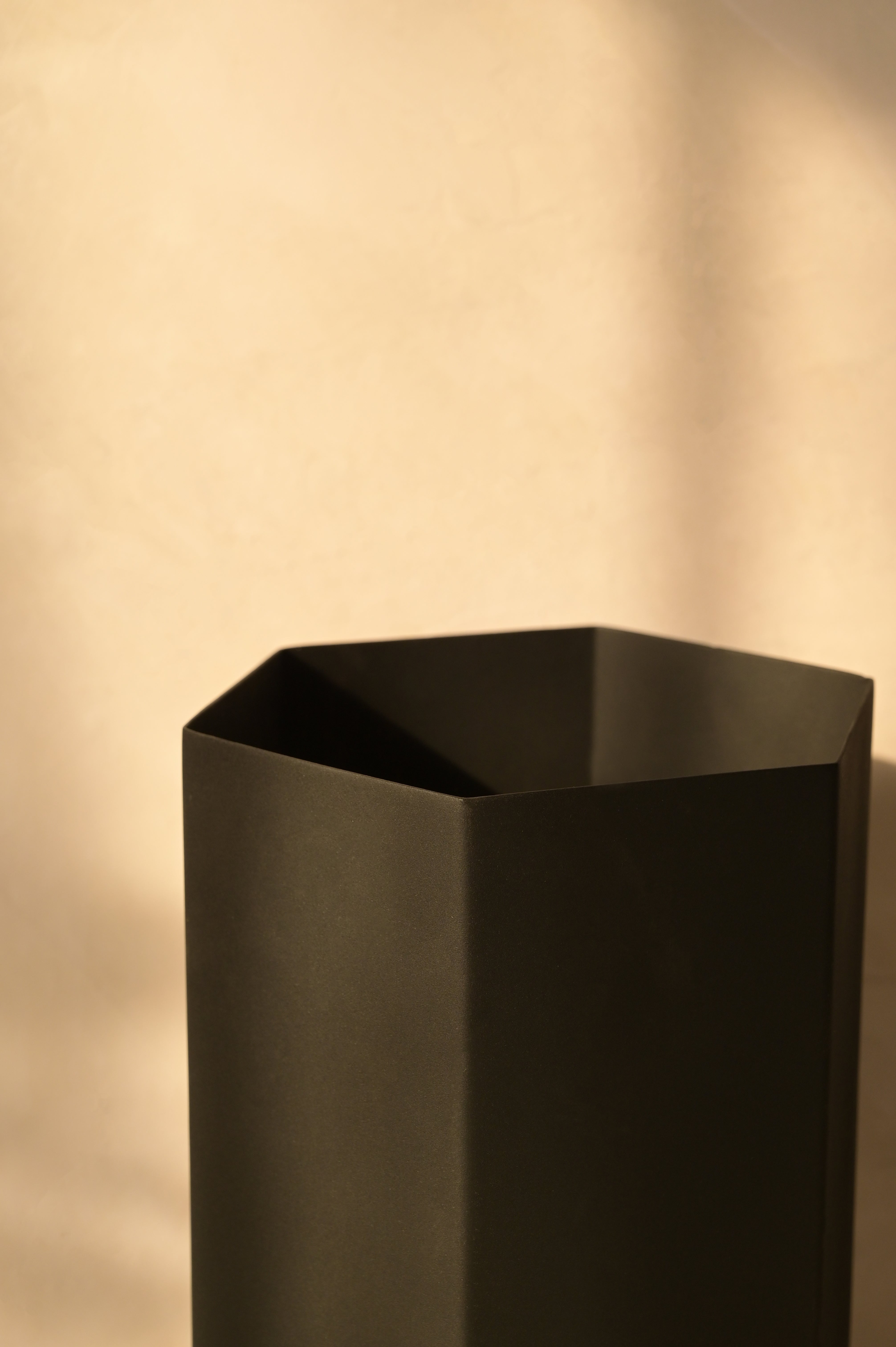 Dawn Table Lamp - L:7 x W:7 x H:14 In inches / Aluminium - Lighting
