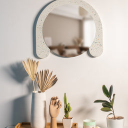 Donna Mirror - Terrazzo Classic Mix Chips on White Base / L: 60.0cm x B: 54.0cm x H: 2.4cm / Terrazzo - Stone chips