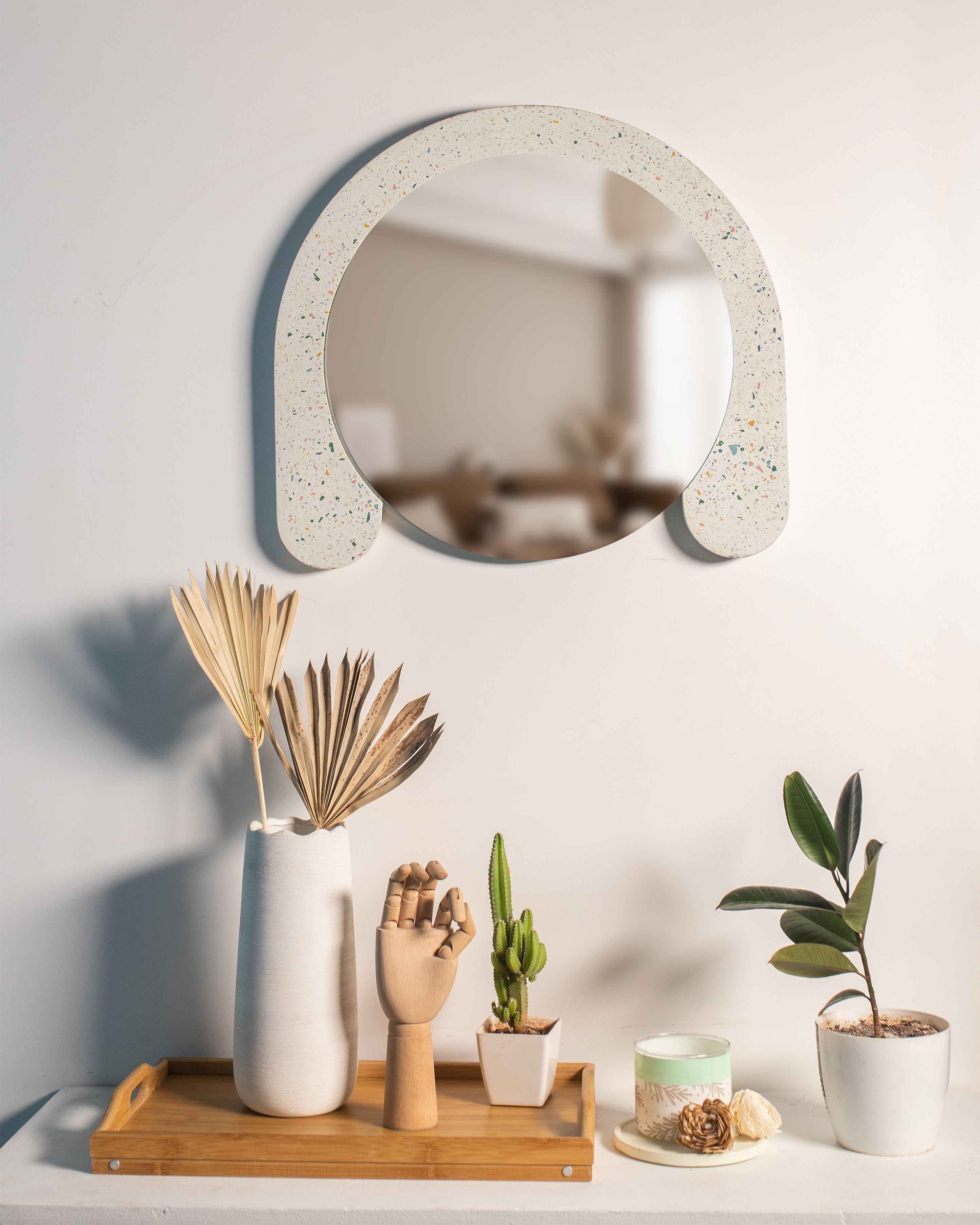 Donna Mirror - Terrazzo Classic Mix Chips on White Base / L: 60.0cm x B: 54.0cm x H: 2.4cm / Terrazzo - Stone chips