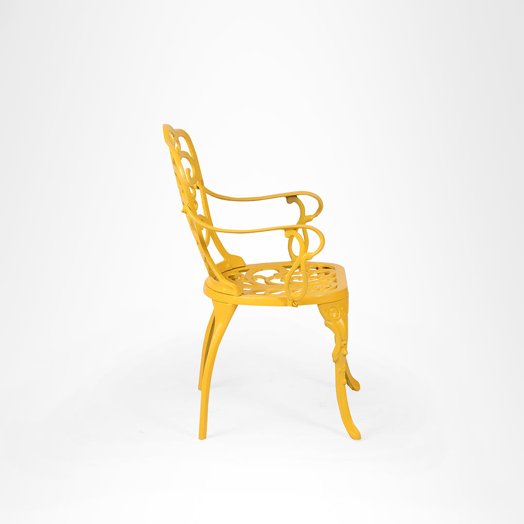 Ellis XVI Cast Aluminium Set - Chair- L: 18’’ B: 19’’ TH: 33’’ SH: 16’’ & Table- Dia: 24’’ TH: 25’’ / Matte Yellow
