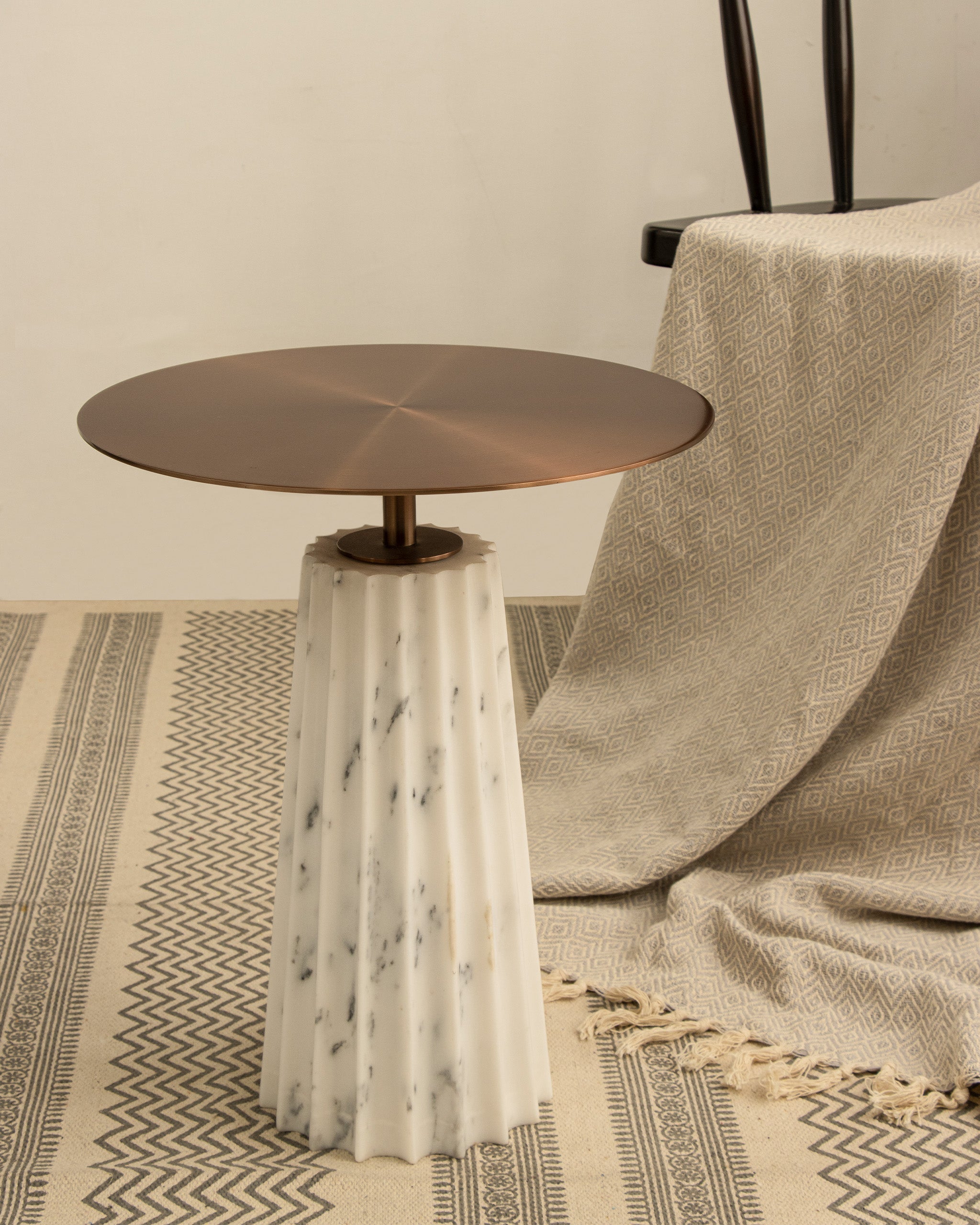 Flut Table - Natural / Stainless steel and marble / 42cm x 42cm x 16cm - Indoor Furniture