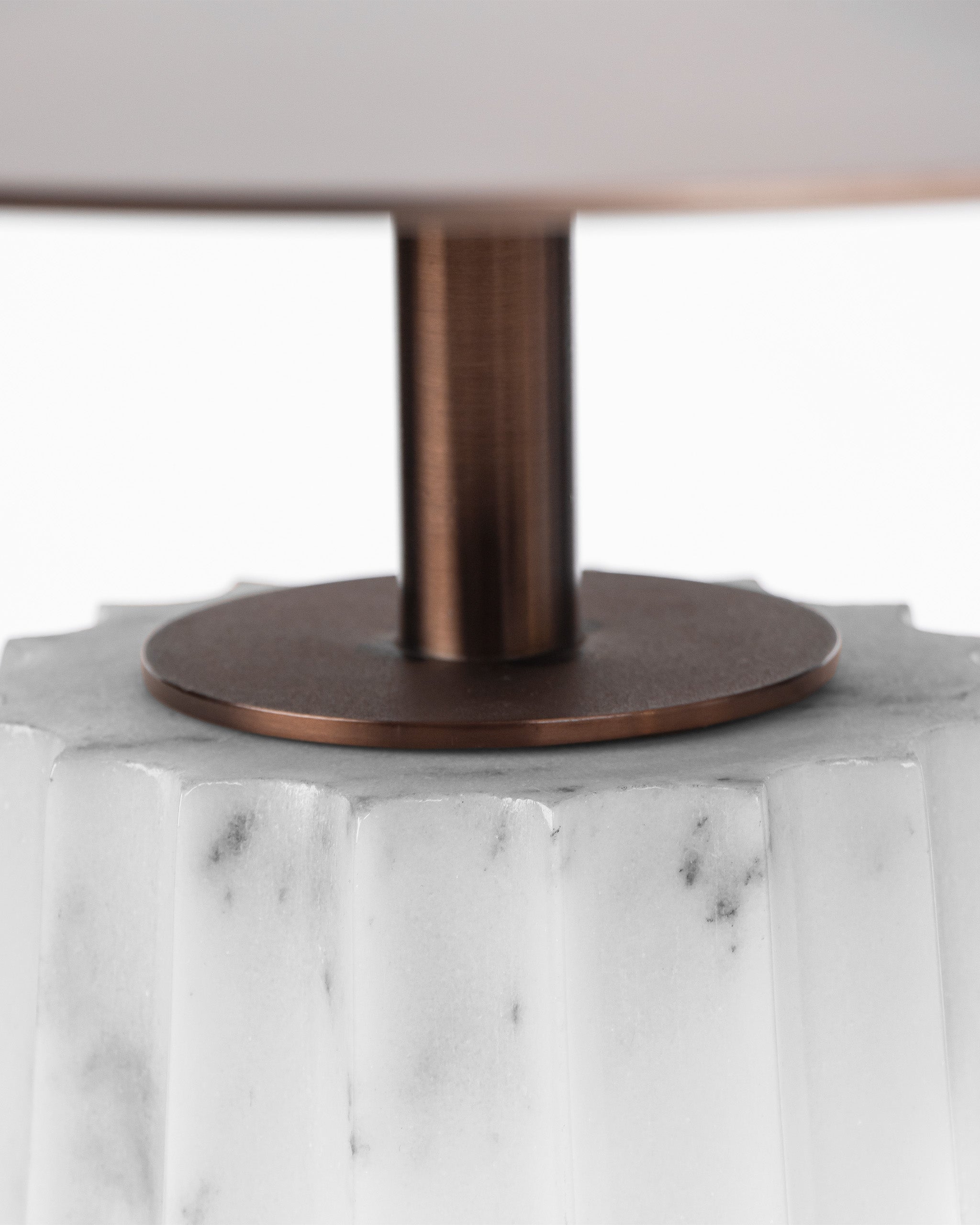Flut Table - Natural / Stainless steel and marble / 42cm x 42cm x 16cm - Indoor Furniture