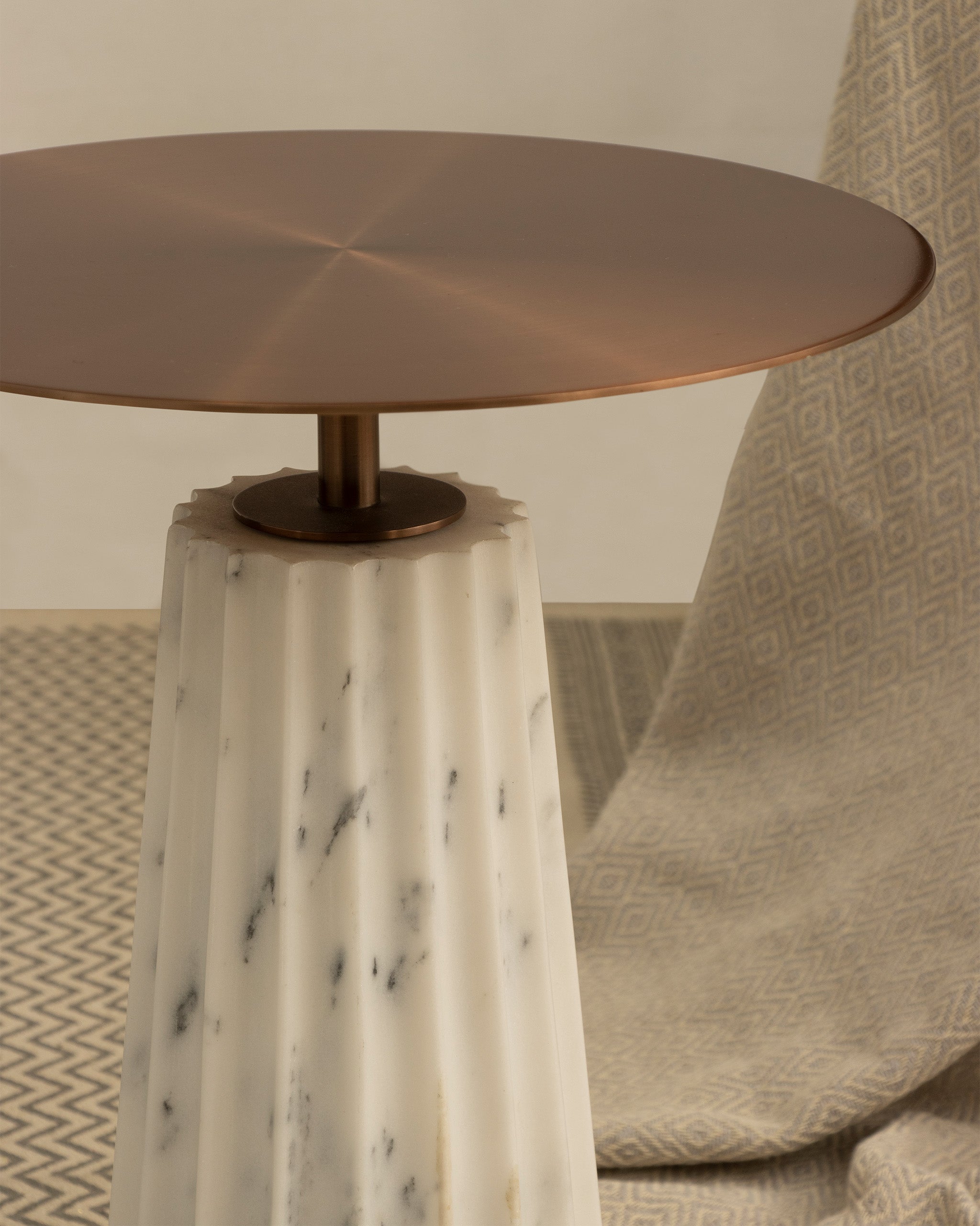 Flut Table - Natural / Stainless steel and marble / 42cm x 42cm x 16cm - Indoor Furniture