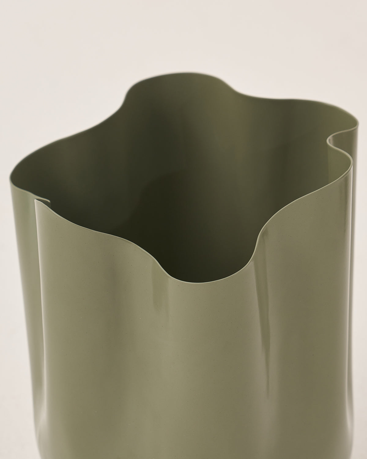 Fluted Bloom Planter - Green / Metal / 20L X 20W X 24H In Cms - Garden