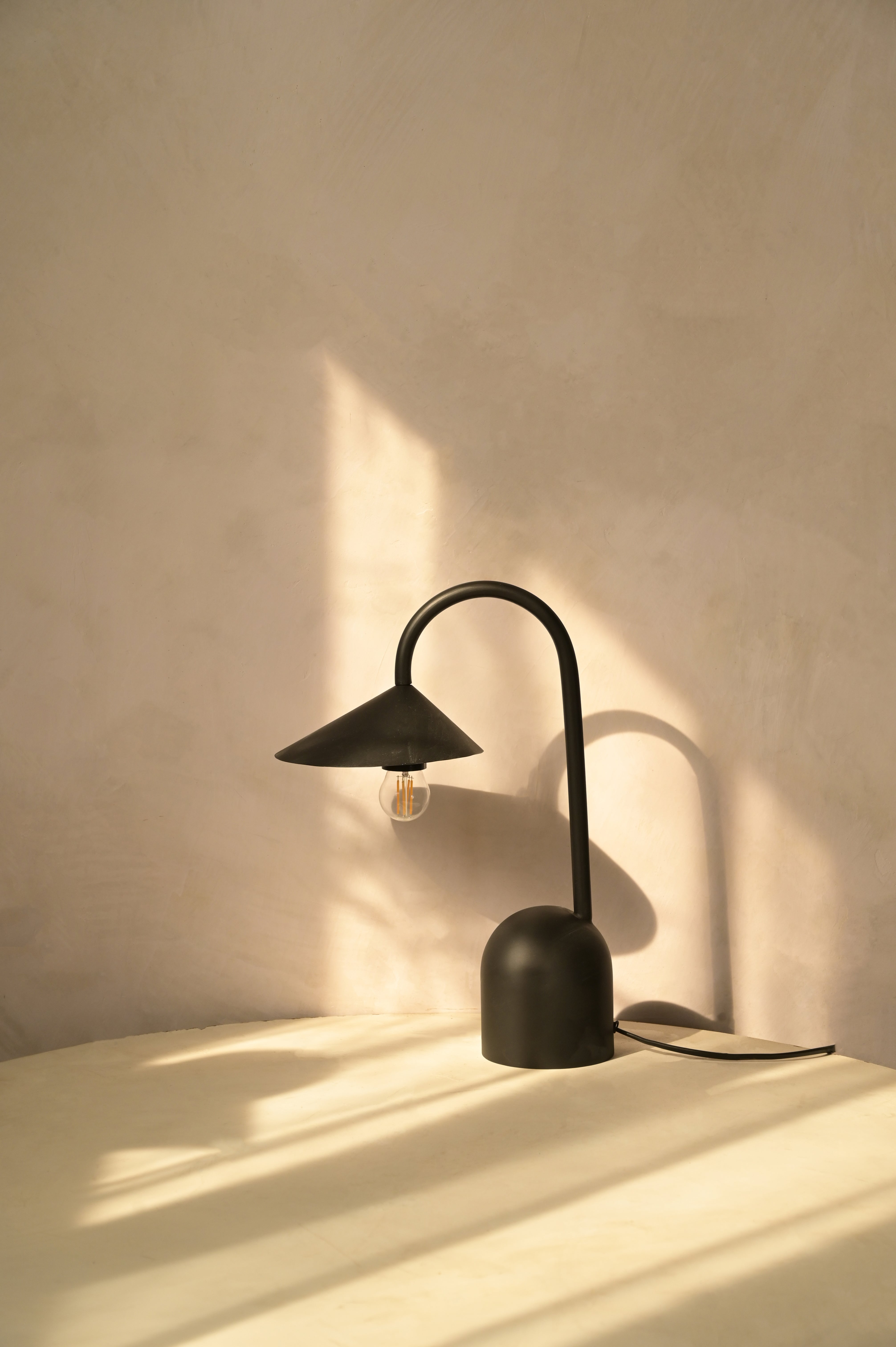 Glint Table Lamp - L:10 x W:7 x H:16 In inches / Metaland Marble - Lighting