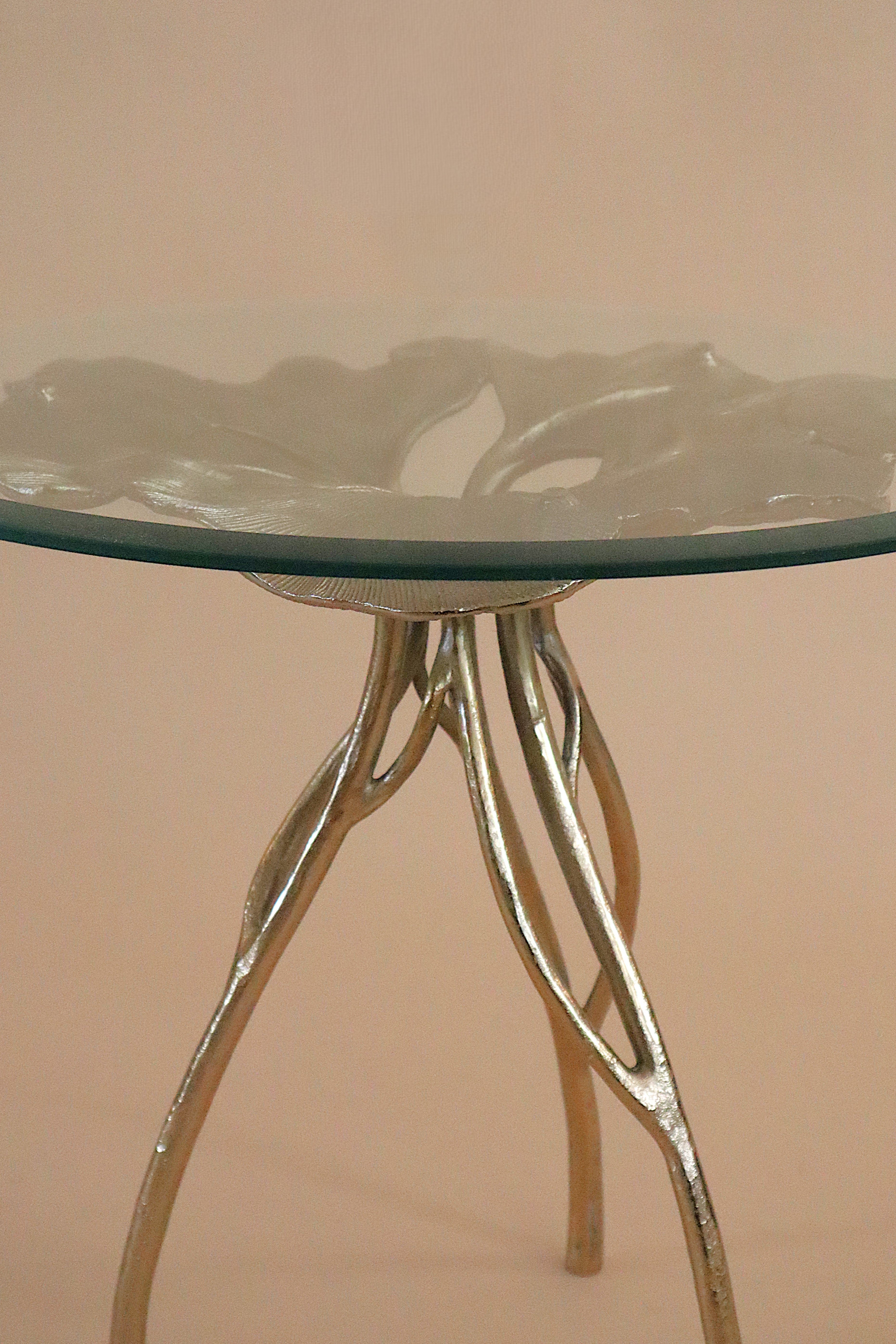 Grove Table - Dia 25’’ x H 22’’ / Brass plated Aluminium, Glass - Coffee Table