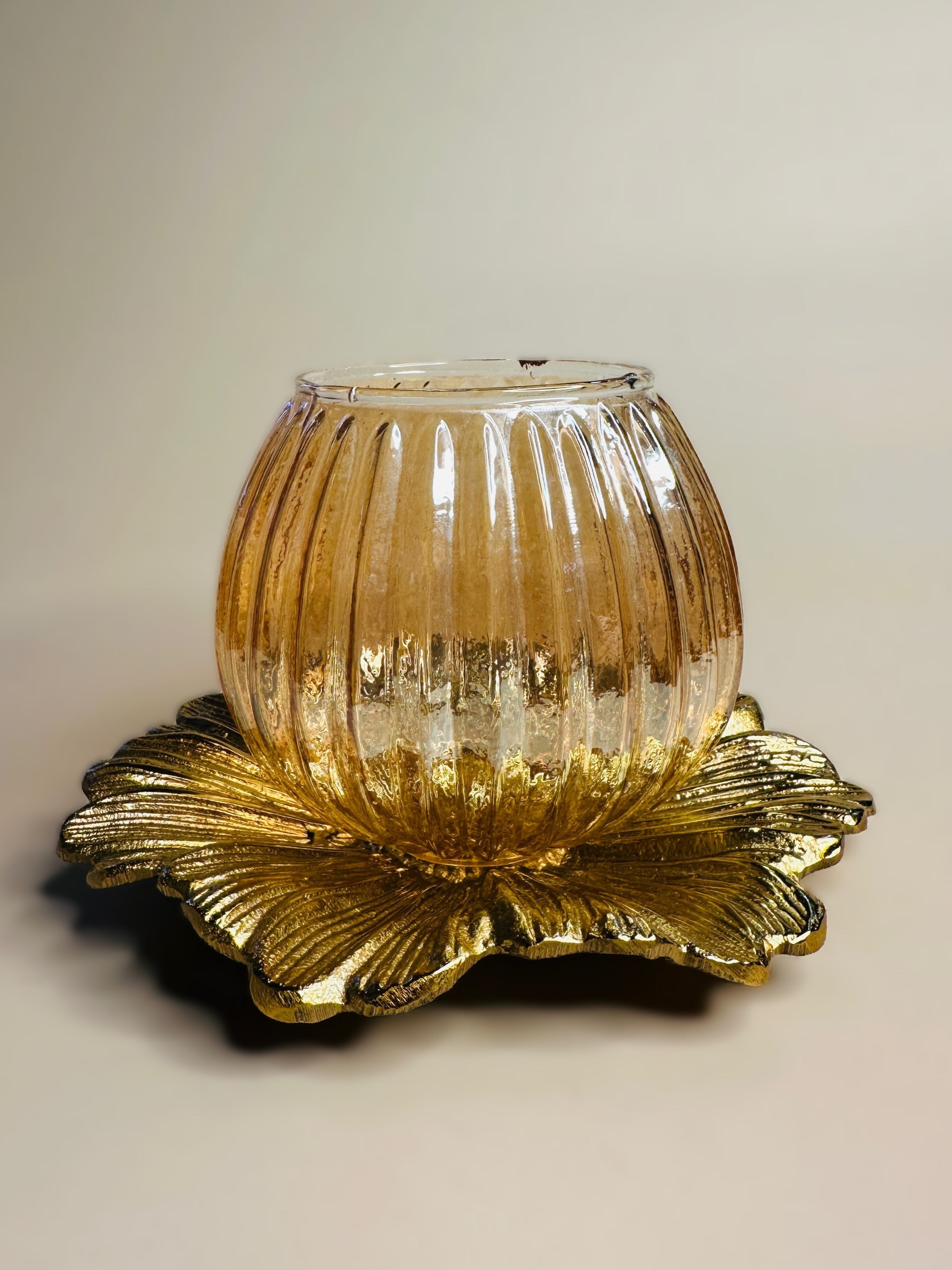 Glass Hurricane Lamp With Decorative Daisy Flower Platter