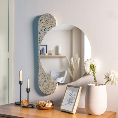 Jello Mirror - Terrazzo Classic Mix Chips on White Base / L: 52.0cm x B: 72.0cm x H: 2.4cm / Terrazzo - Stone chips