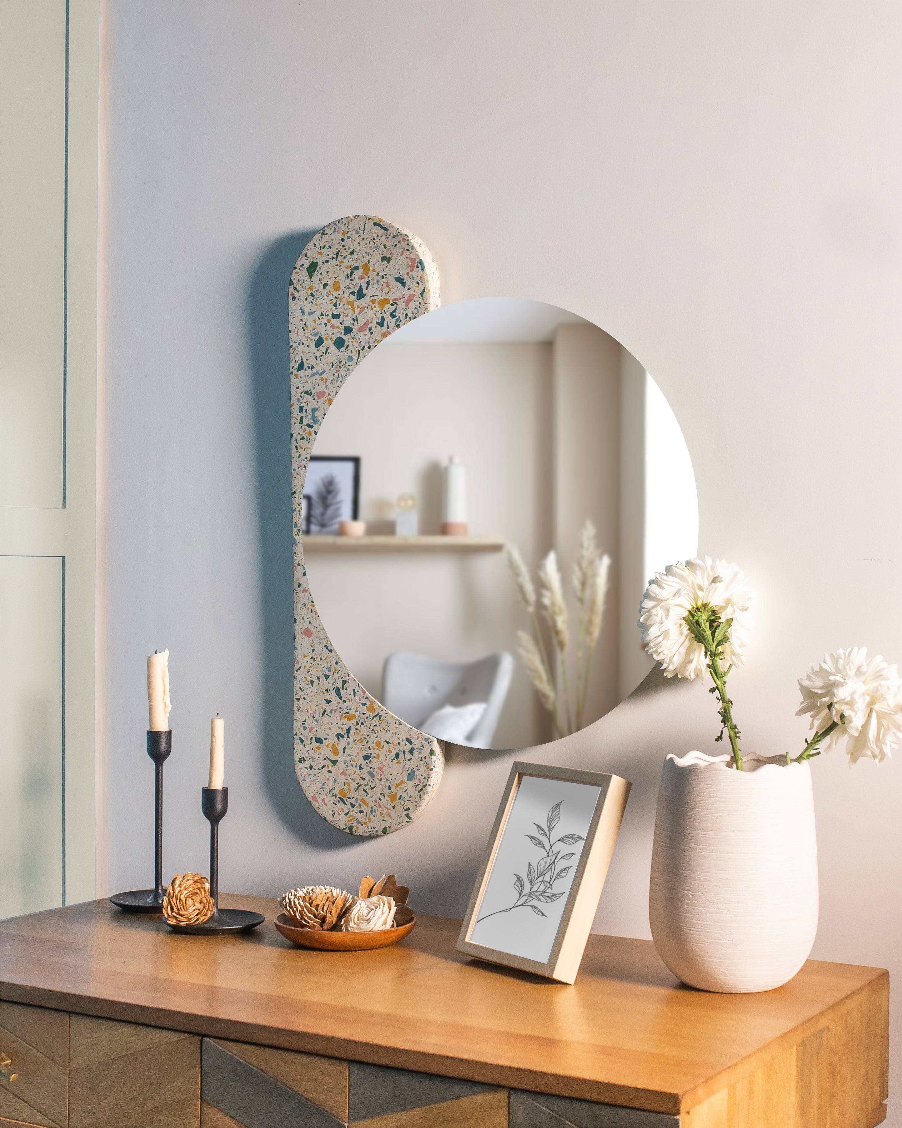 Jello Mirror - Terrazzo Classic Mix Chips on White Base / L: 52.0cm x B: 72.0cm x H: 2.4cm / Terrazzo - Stone chips