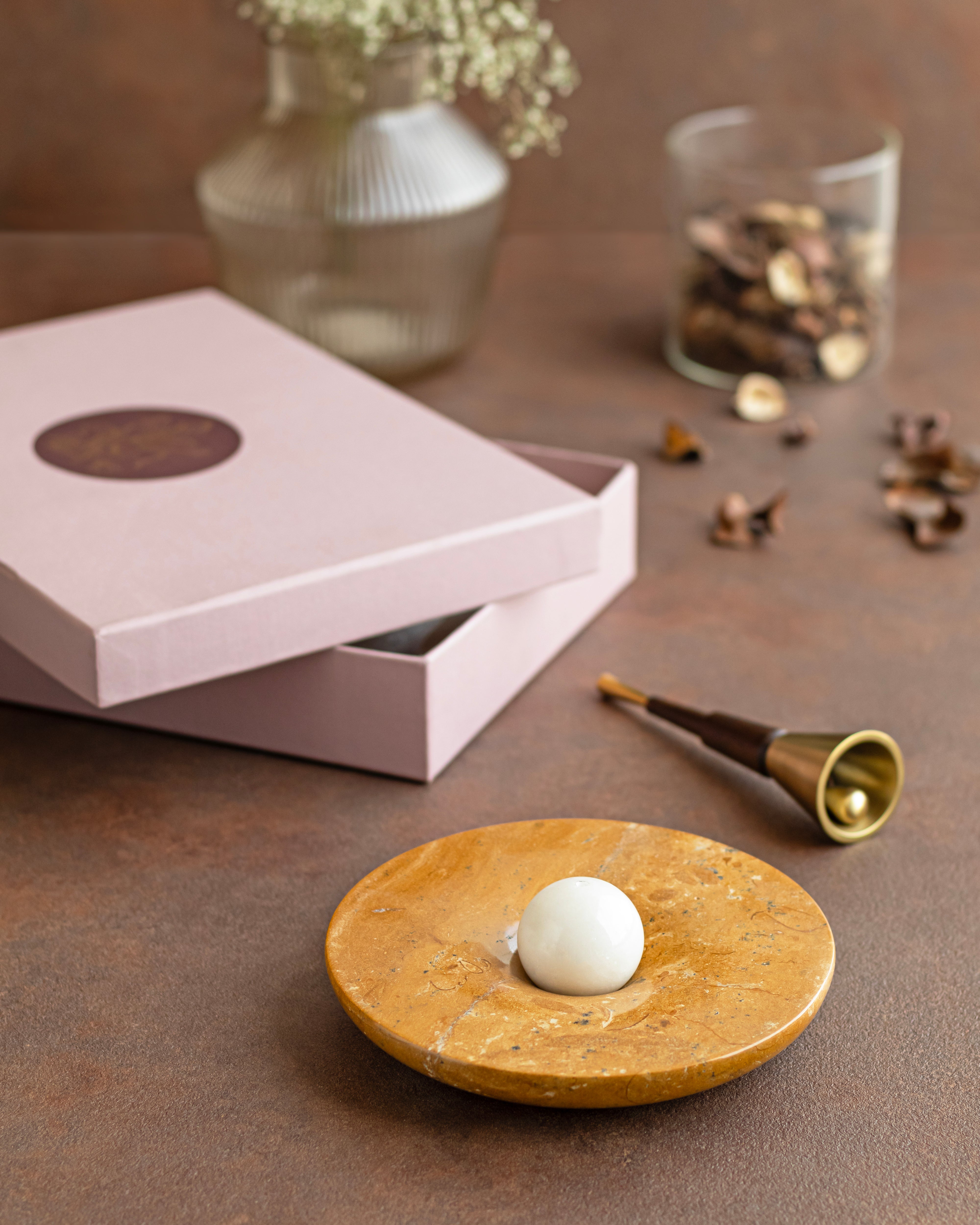 Kaori + Stepbell _ Gift Box - Yellow / Stone - Decor