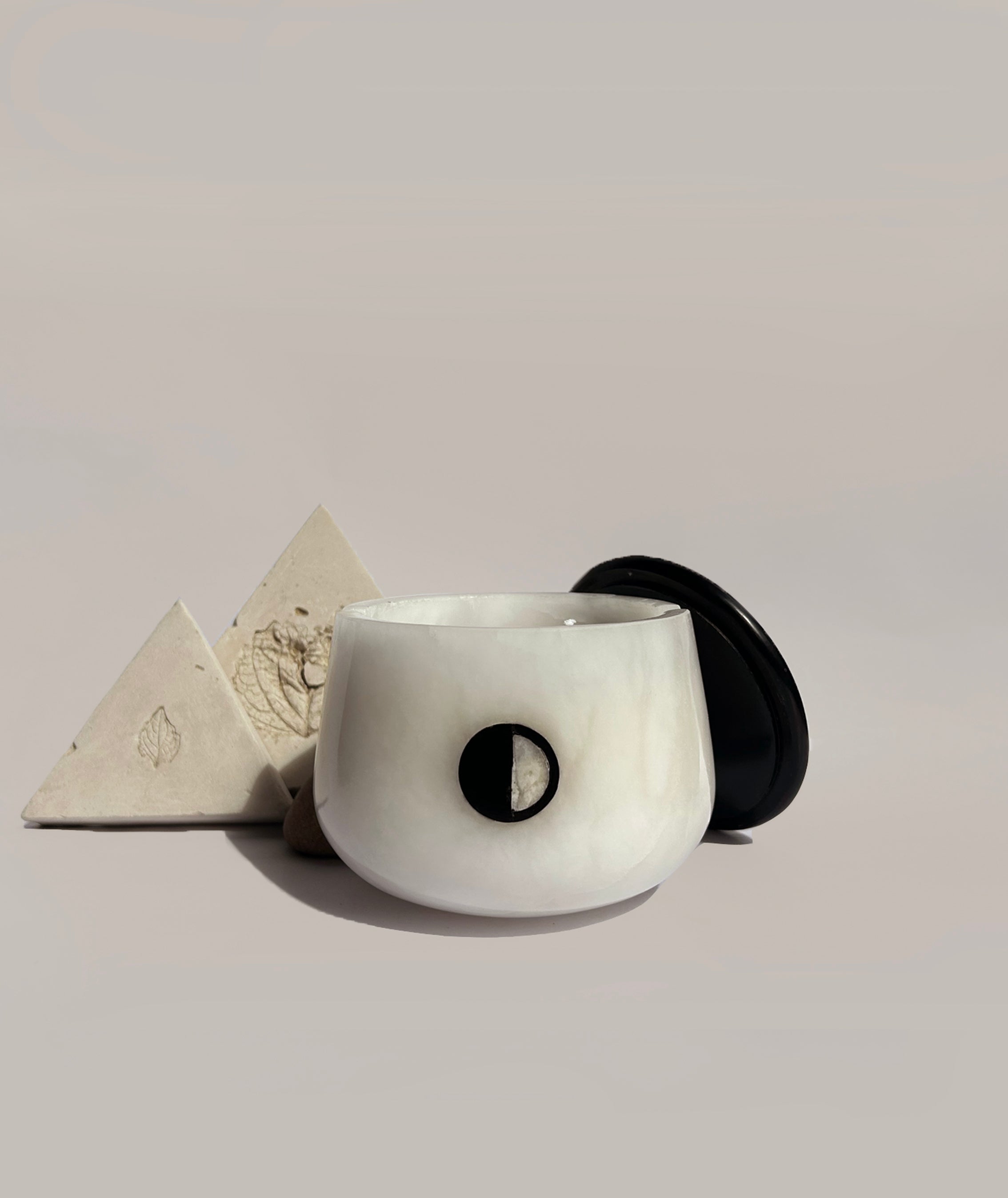 Lunar Scented Candle - Dia: 115mm, H: 85mm / Alabaster, Black Stone / Half Moon - Decor