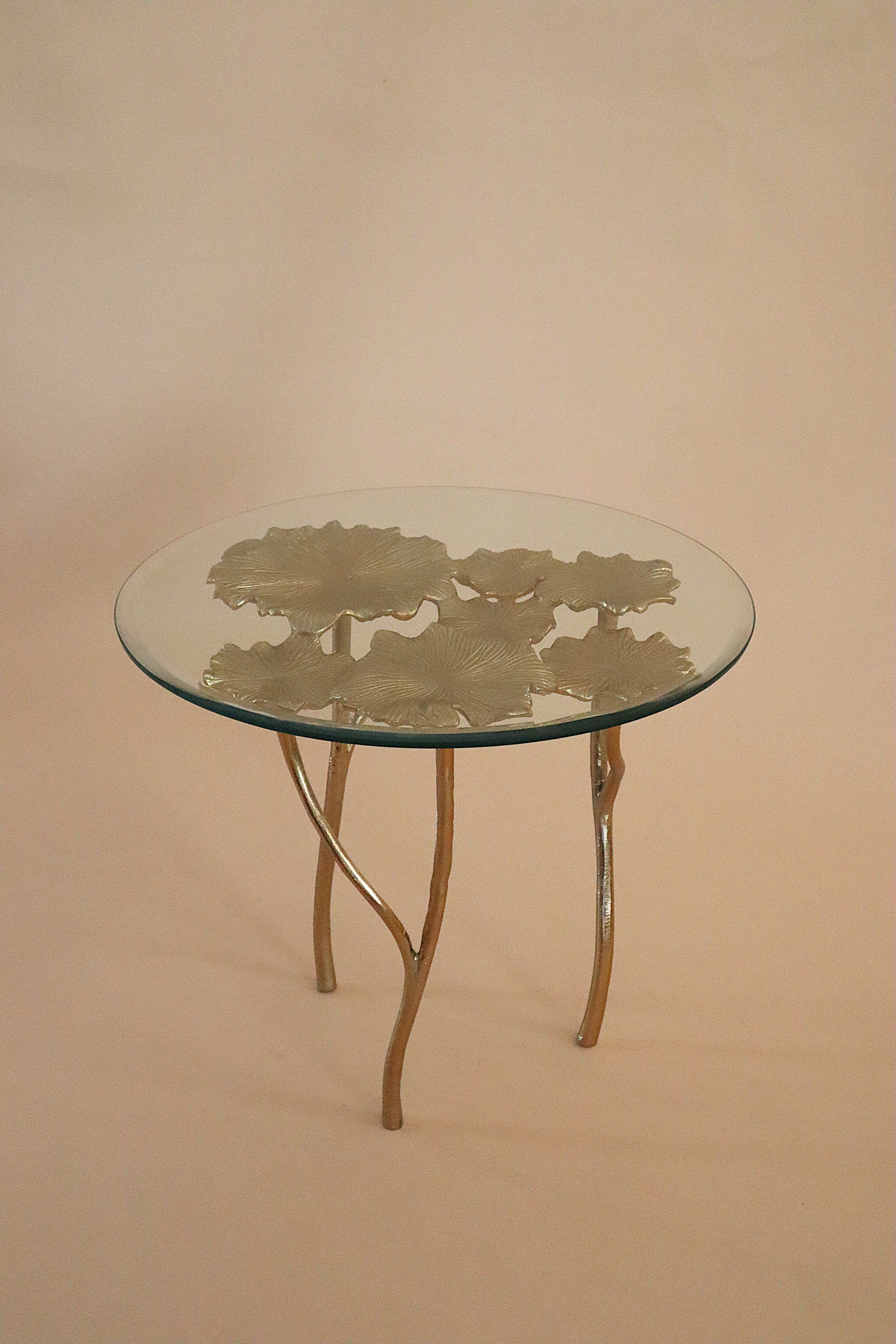 Nelumbo Table - Dia 25’’ x H 20’’ / Brass plated Aluminium, Glass - Coffee Table
