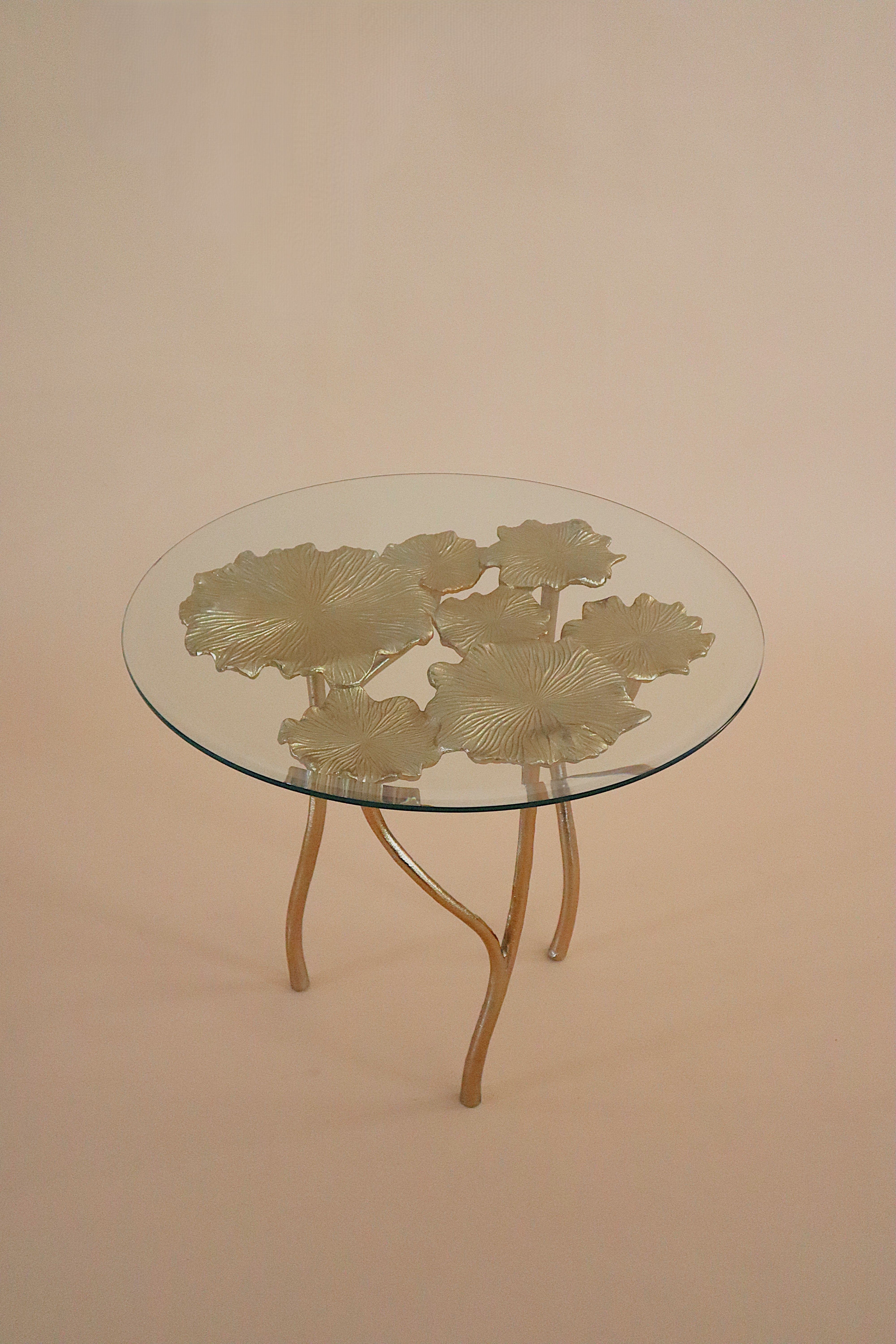 Nelumbo Table - Dia 25’’ x H 20’’ / Brass plated Aluminium, Glass - Coffee Table