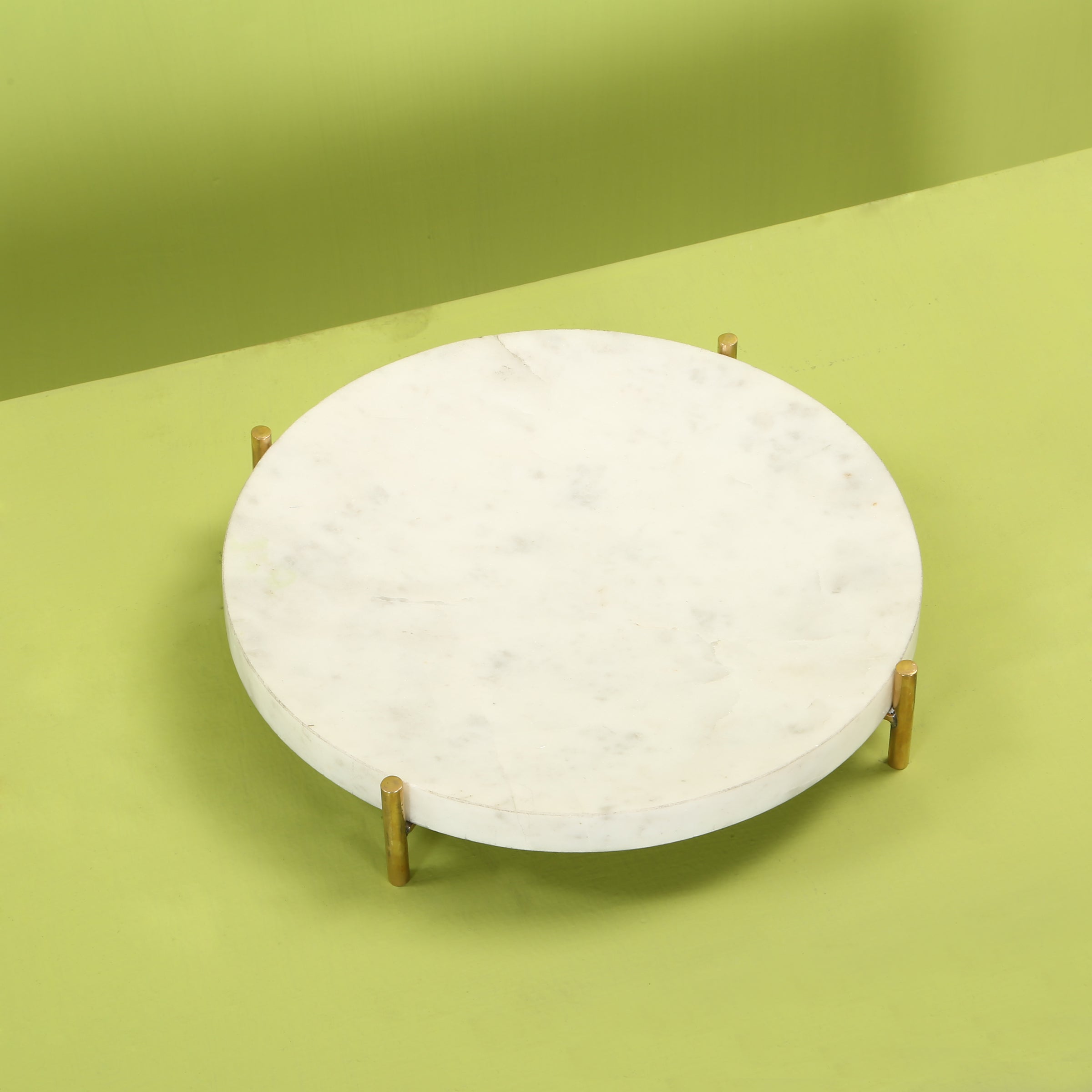 Nora Fruit Dish - White and Matt Brass / Marble and Brass / 10’’ x 10’’ x 2’’ - Decor