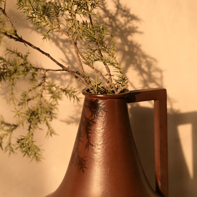 Nova Vase - L:5 x W:5 x H:12 In inches / Aluminium - Décor