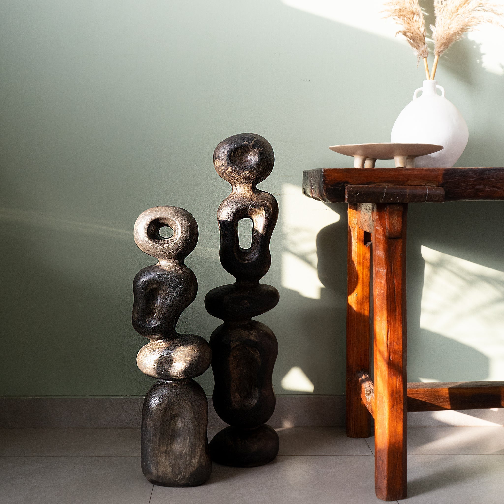 Ren Sculpture Black Large - Black / Fibre Glass / L:23 x W:16 x H:90 In cm - Decor