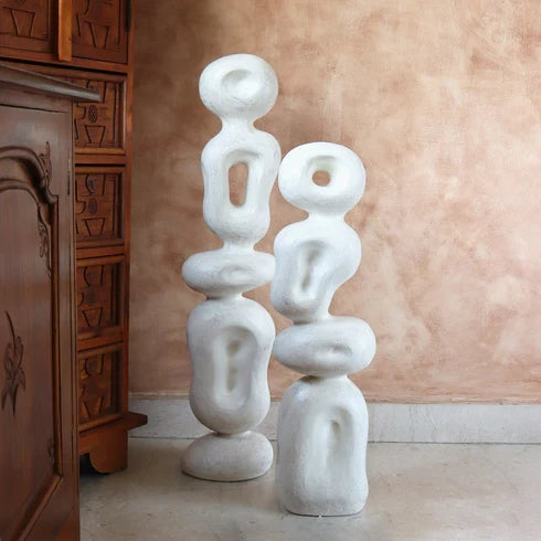 Ren Sculpture White Small - White / Fibre Glass / L:23 x W:16 x H:71 In cm - Decor