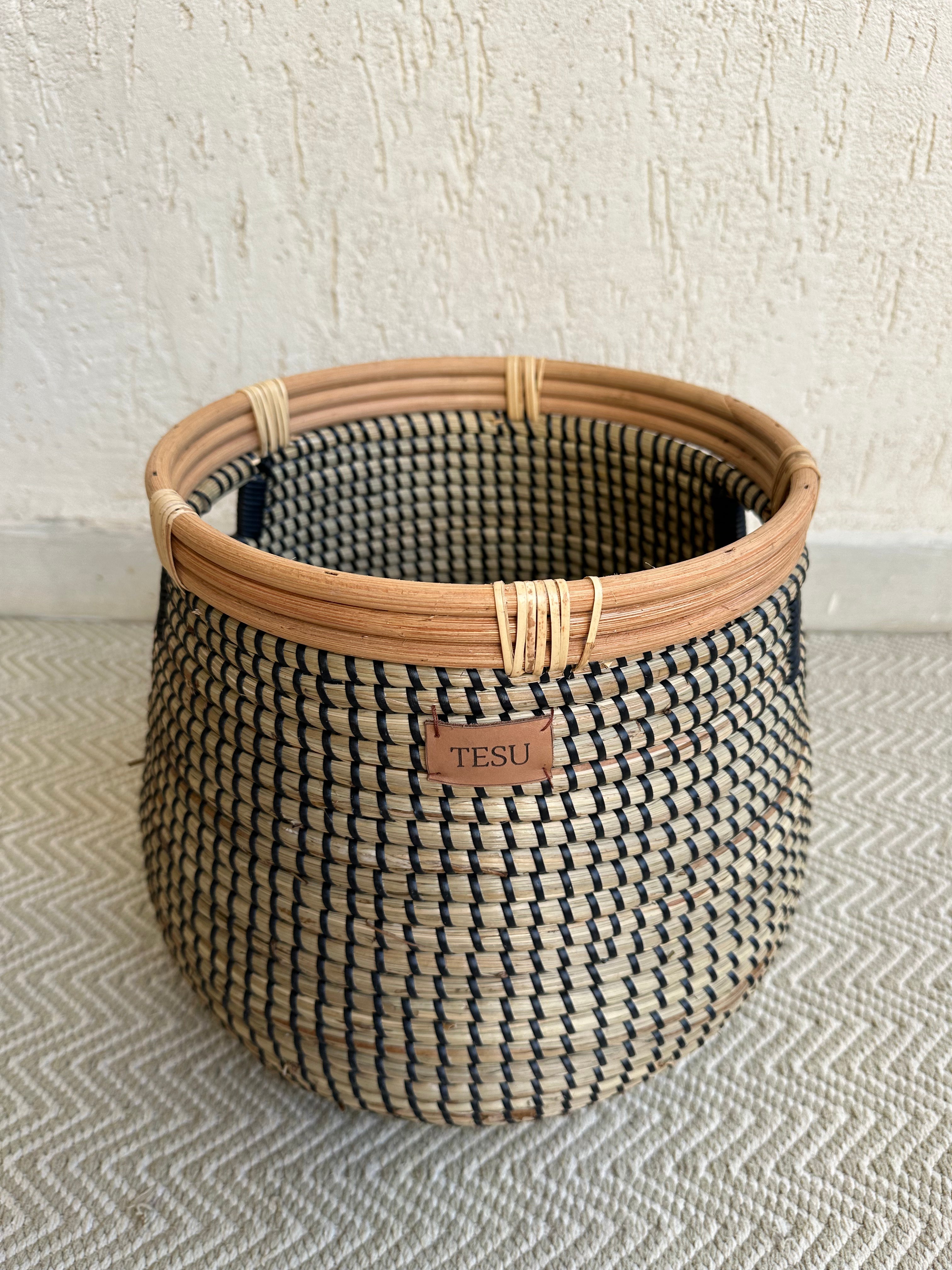 Seagrass Plant Holder - Black / Sea Grass - Decor
