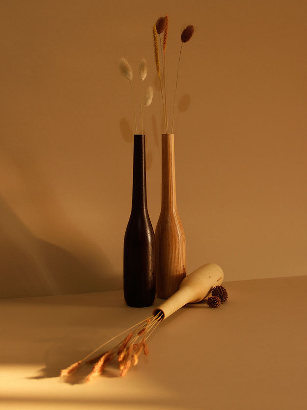 Sinuous V04 Set of 3 - black & light pale brown & white to light beige / Vengai, White Ash, Sycamore / Height: 8 in&