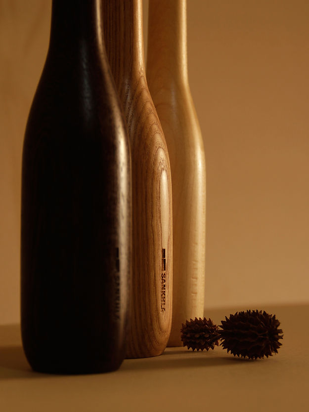 Sinuous V04 Set of 3 - black & light pale brown & white to light beige / Vengai, White Ash, Sycamore / Height: 8 in&