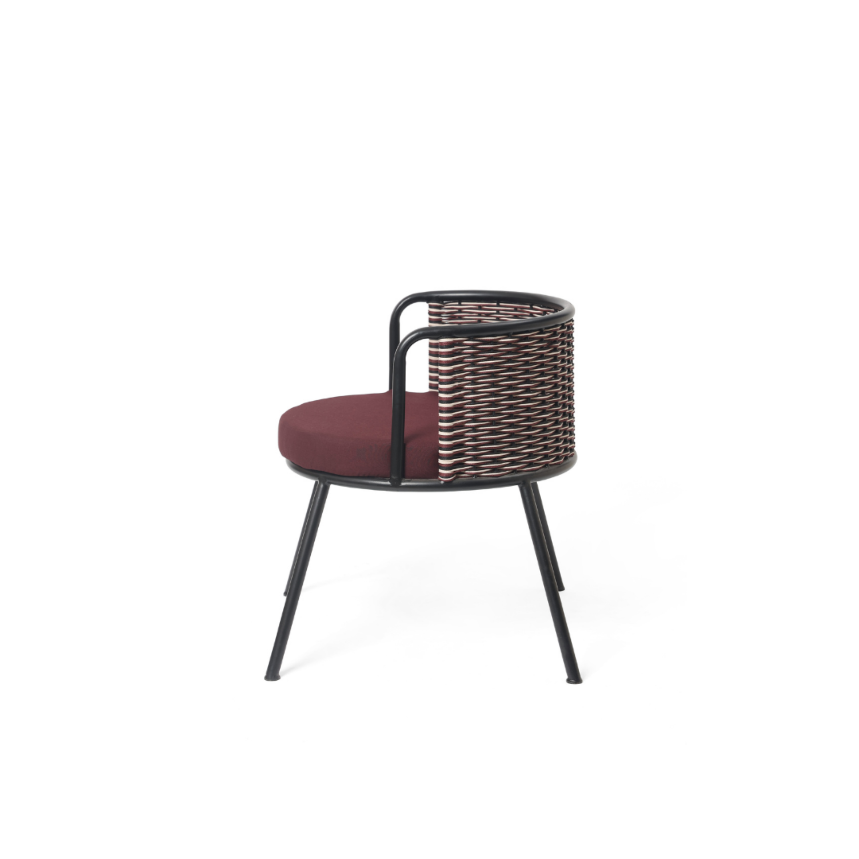 Rovin Curve Dining Chair – outdoor lifestyle setting