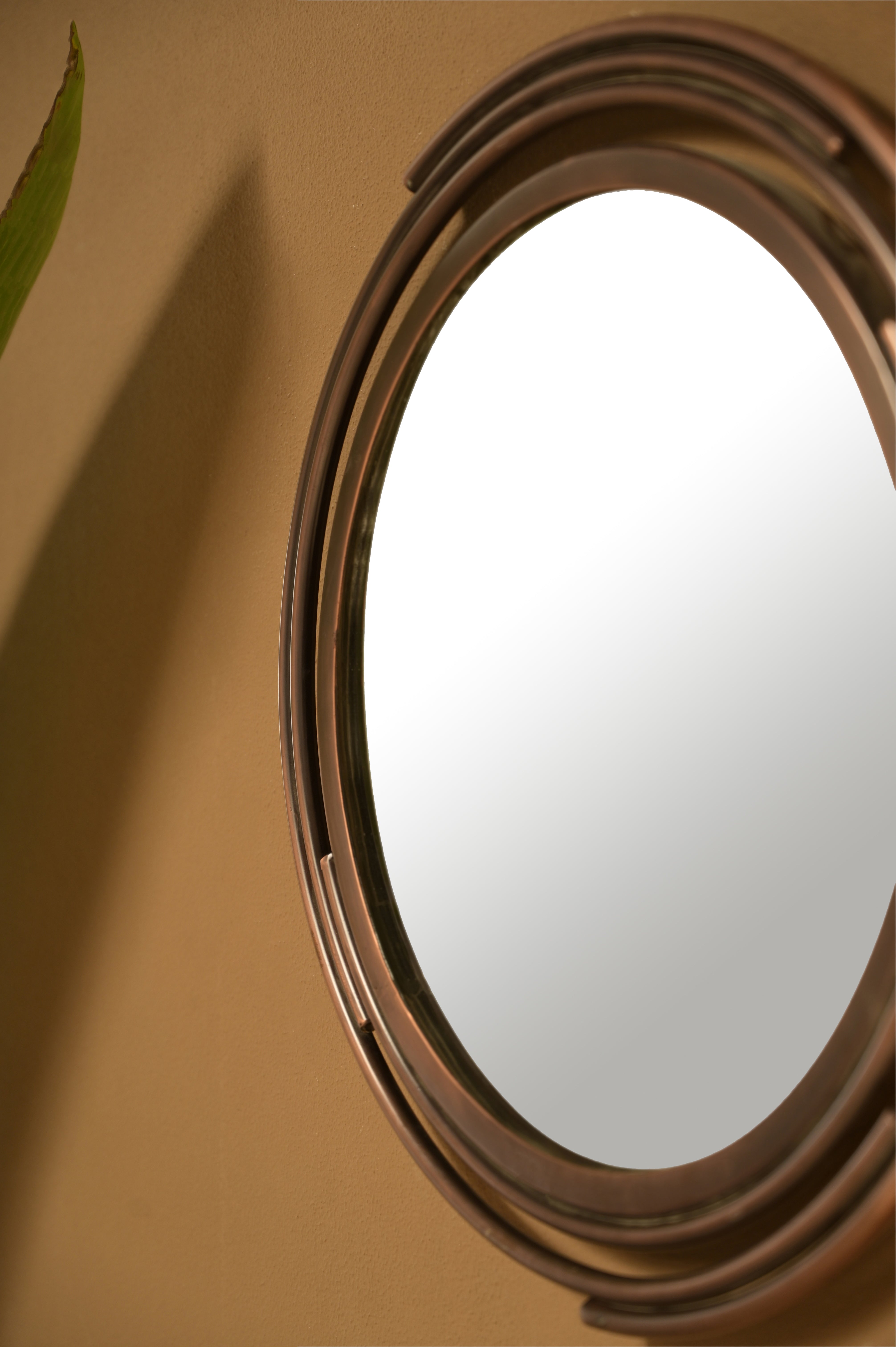 Twist Wall Mirror - L:17 x W:1 x H:17 In inches / Metal and Mirror - Décor