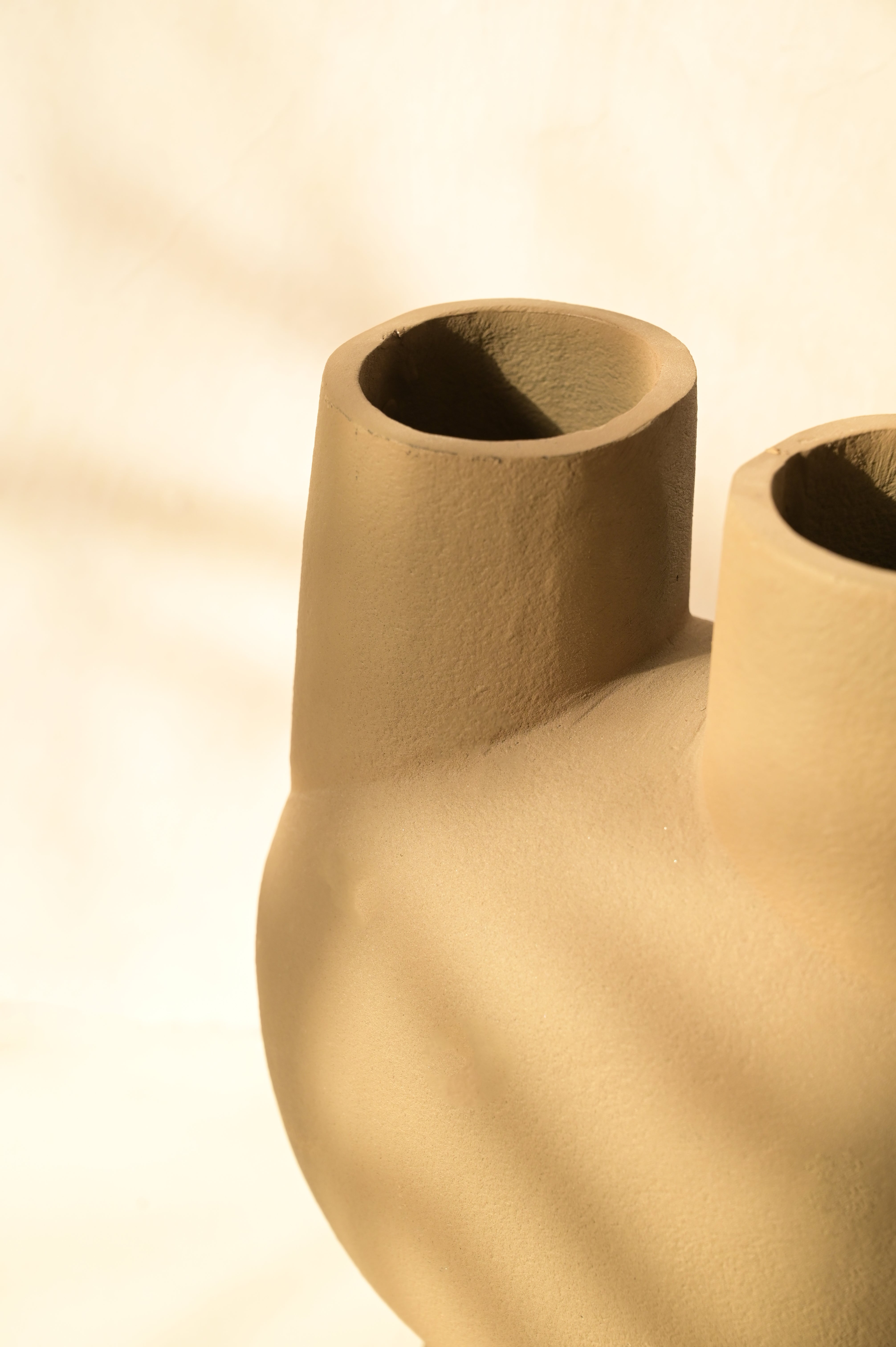 Urn Vase - L:7 x W:5 x H:10 In inches / Aluminium - Décor