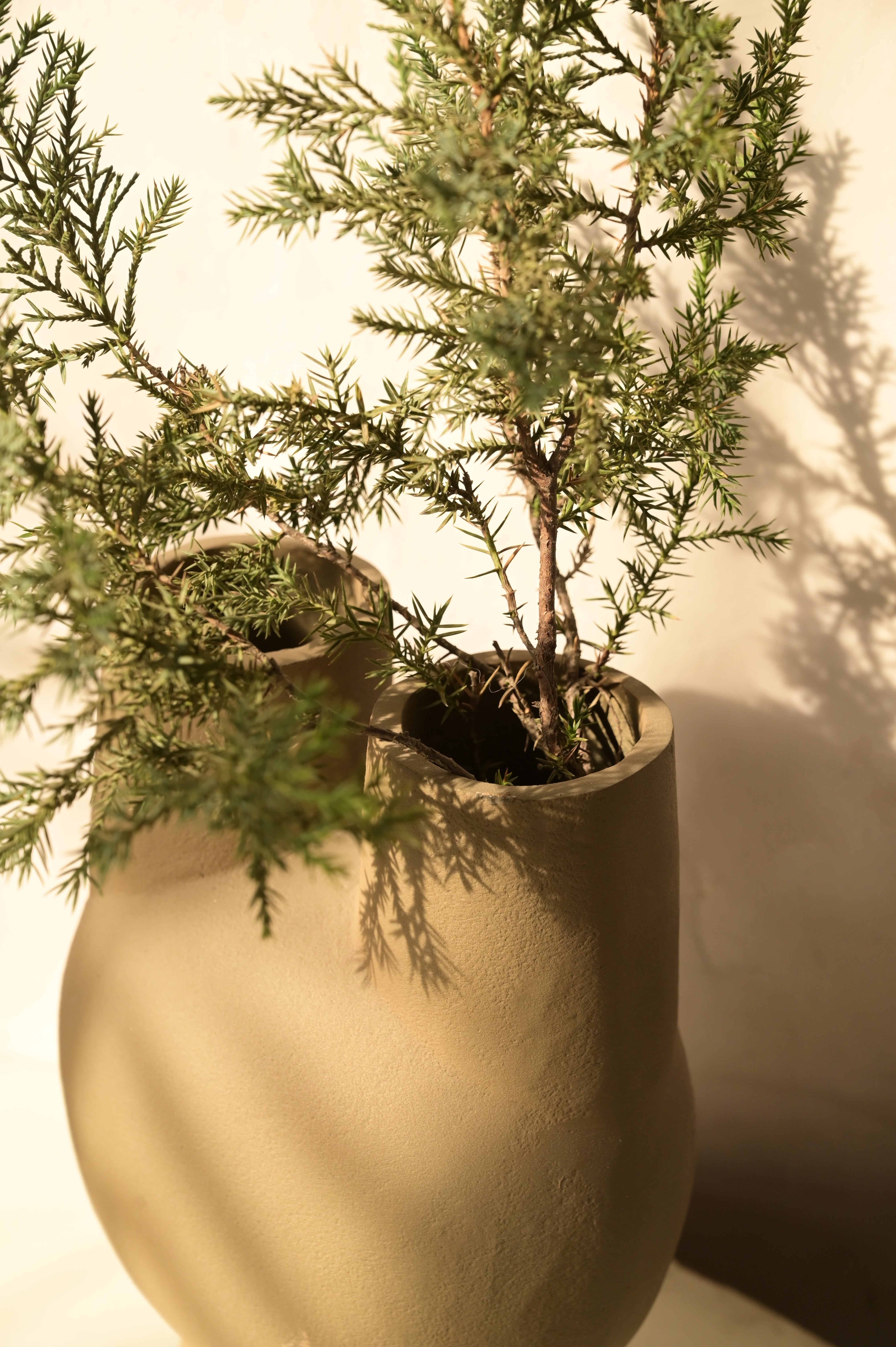 Urn Vase - L:7 x W:5 x H:10 In inches / Aluminium - Décor
