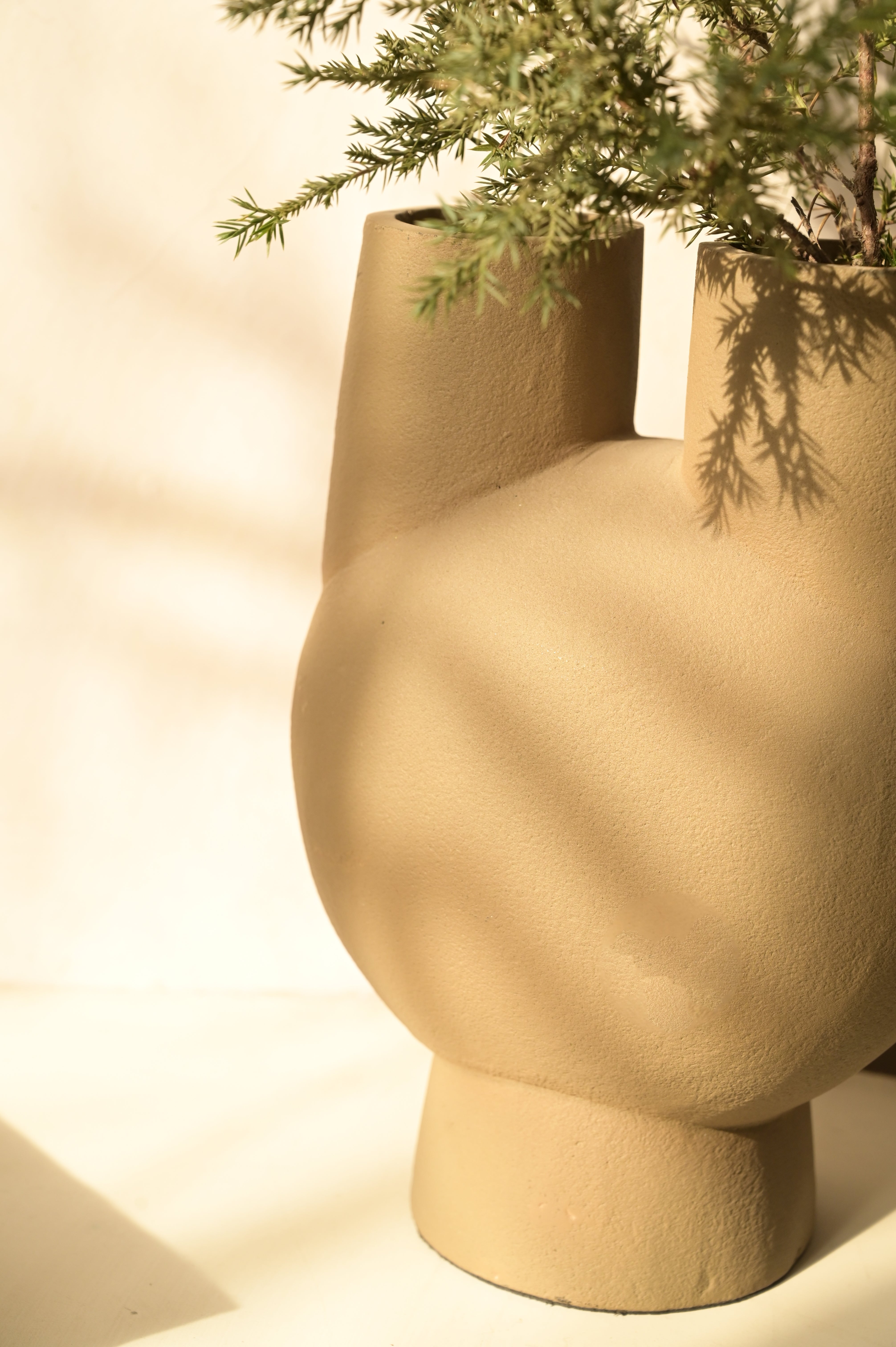Urn Vase - L:7 x W:5 x H:10 In inches / Aluminium - Décor