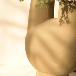 Urn Vase - L:7 x W:5 x H:10 In inches / Aluminium - Décor