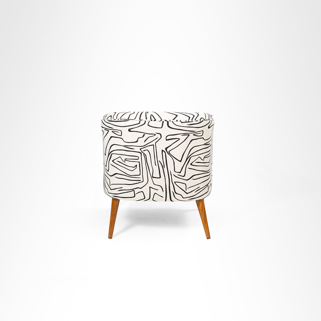 Valencia Lounge Chair - W: 27’’ D: 27’’ H: 31’’ SH: 16’’ / Black & White / Fabric And Solid Beech Wood Legs - Indoor