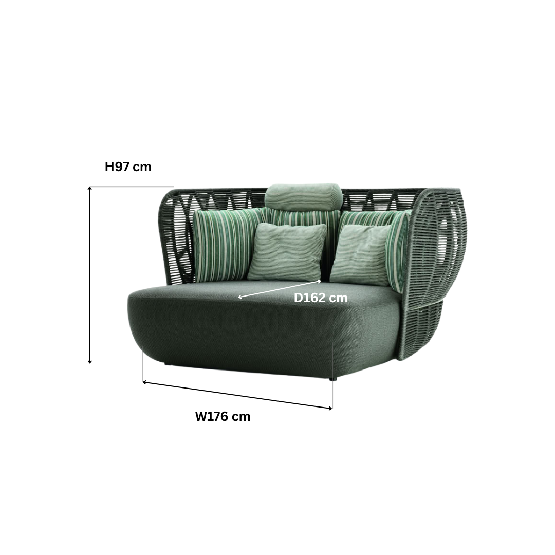 Varo Sunbed – outdoor lifestyle setting